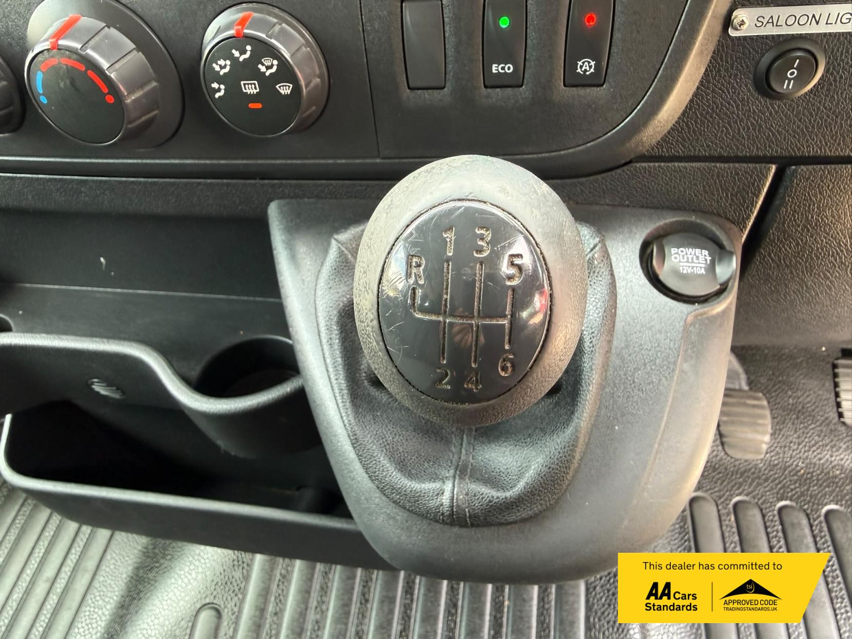 2016 Renault Master 2.3 dCi ENERGY 35 Business Combi Van Double Cab 5dr Diesel Manual FWD MWB Medium Roof Euro 6 (s/s) (9 Seat) (145 ps) - Thumbnail 34