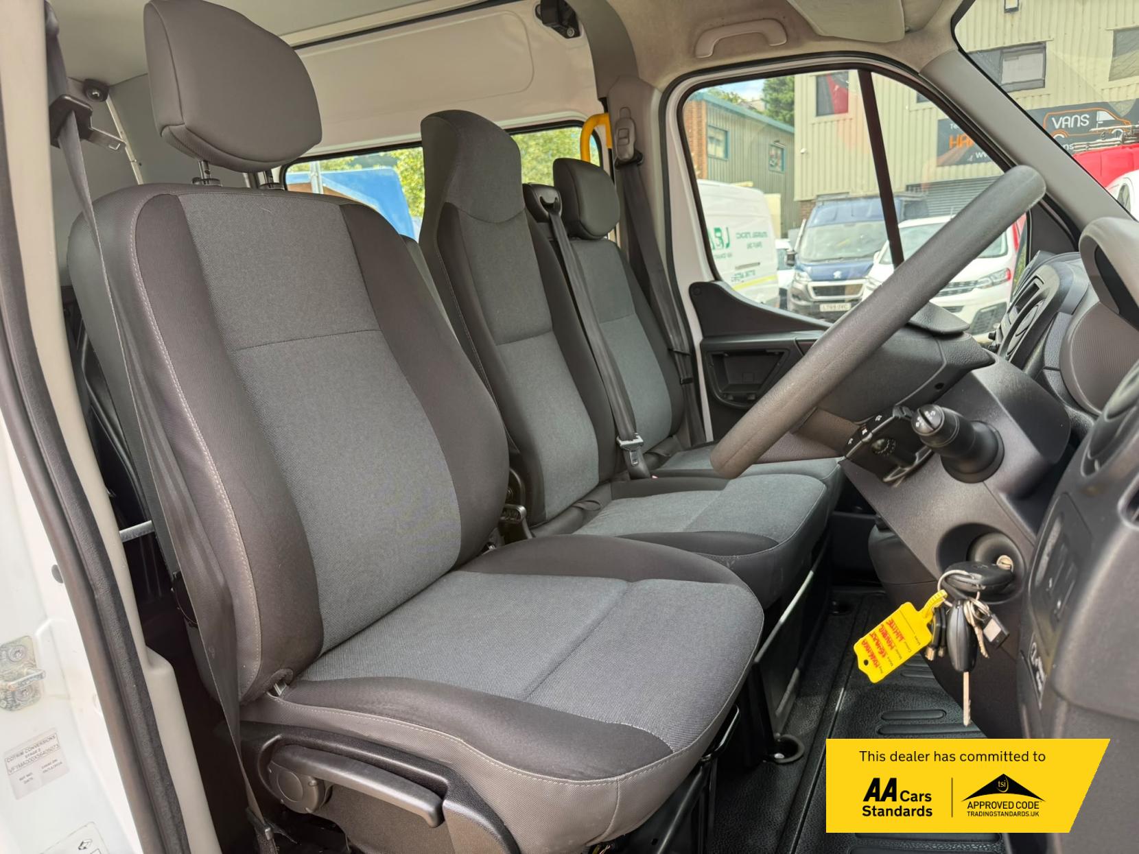 2016 Renault Master 2.3 dCi ENERGY 35 Business Combi Van Double Cab 5dr Diesel Manual FWD MWB Medium Roof Euro 6 (s/s) (9 Seat) (145 ps) - Thumbnail 24