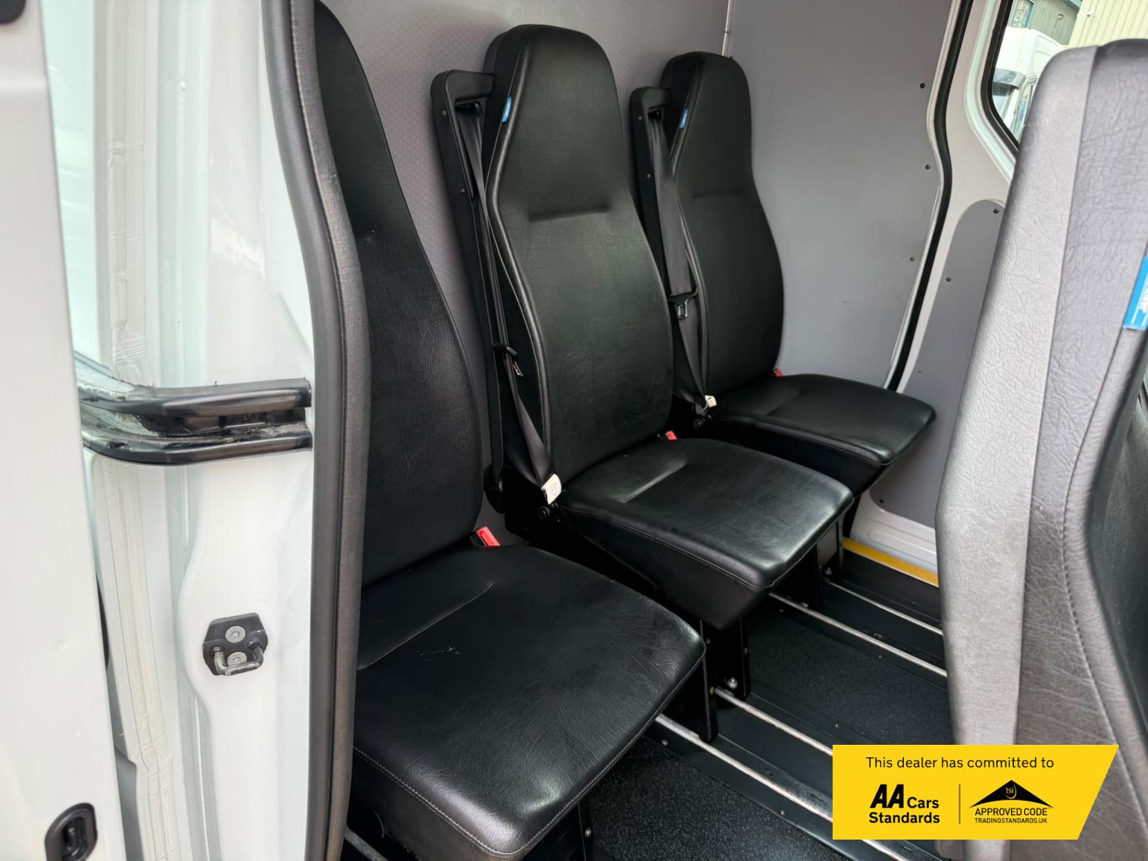 2016 Renault Master 2.3 dCi ENERGY 35 Business Combi Van Double Cab 5dr Diesel Manual FWD MWB Medium Roof Euro 6 (s/s) (9 Seat) (145 ps) - Thumbnail 13