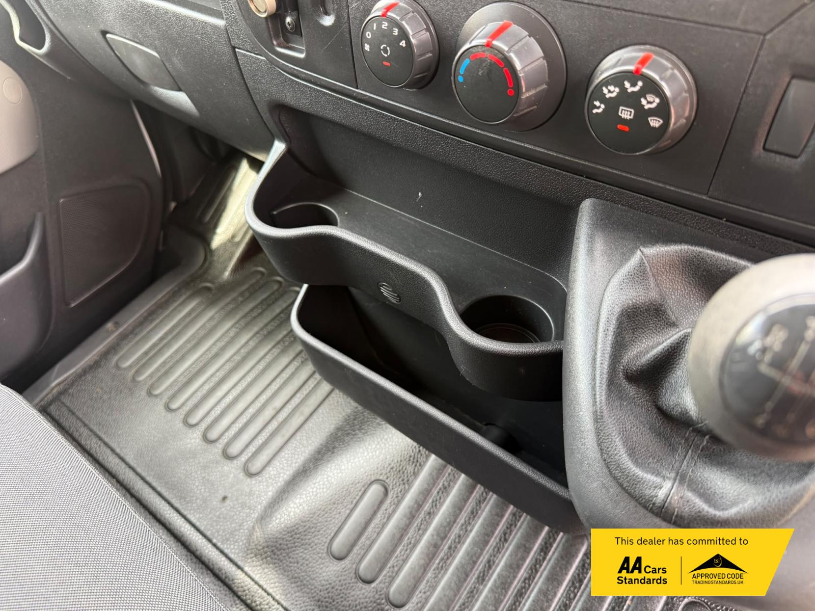 2016 Renault Master 2.3 dCi ENERGY 35 Business Combi Van Double Cab 5dr Diesel Manual FWD MWB Medium Roof Euro 6 (s/s) (9 Seat) (145 ps) - Thumbnail 36
