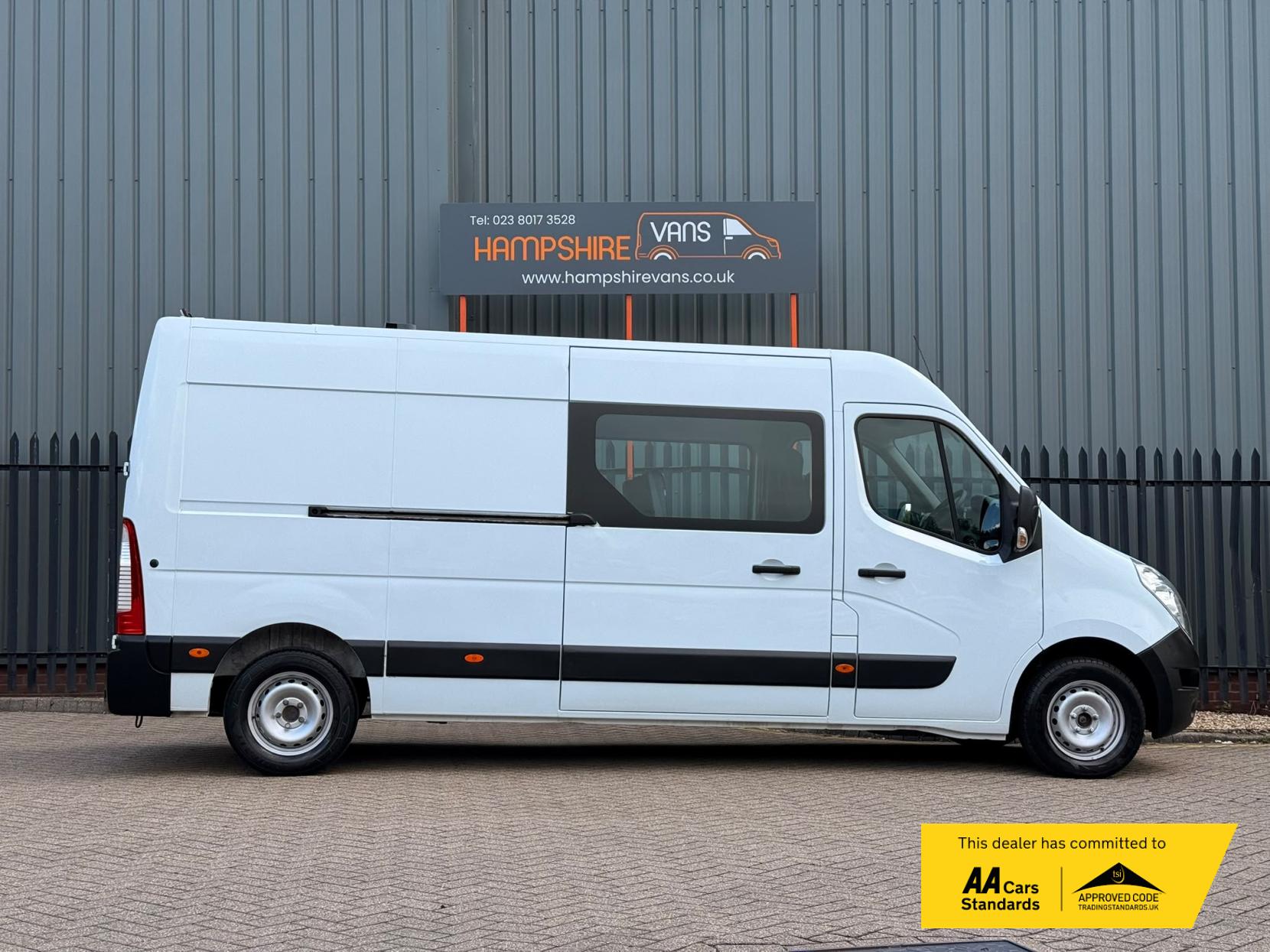 2016 Renault Master 2.3 dCi ENERGY 35 Business Combi Van Double Cab 5dr Diesel Manual FWD MWB Medium Roof Euro 6 (s/s) (9 Seat) (145 ps) - Thumbnail 15