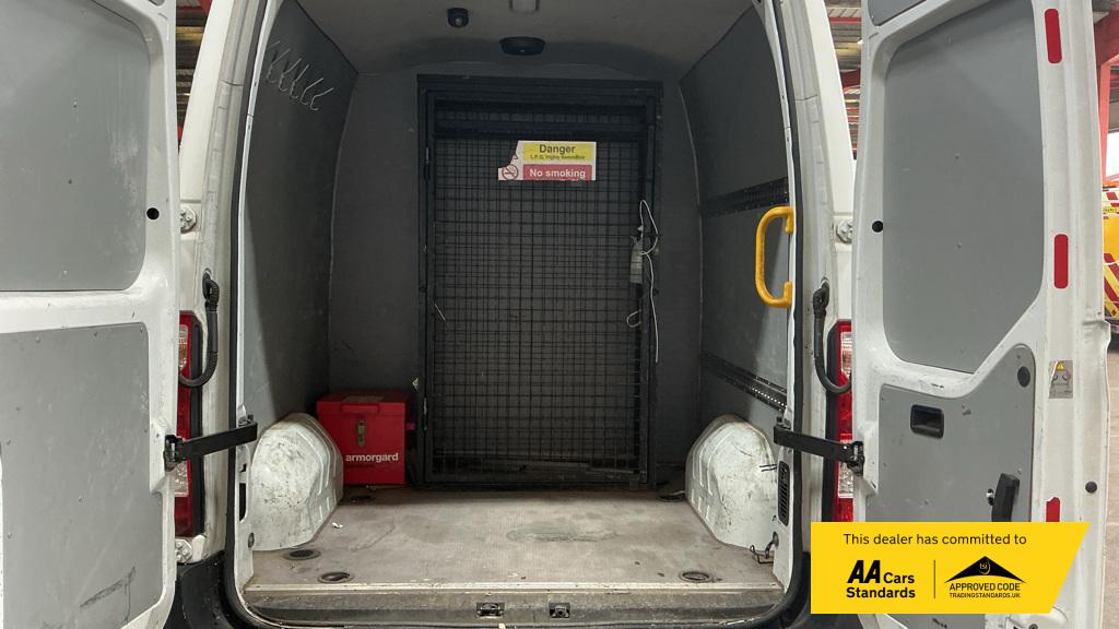 2016 Renault Master 2.3 dCi ENERGY 35 Business Combi Van Double Cab 5dr Diesel Manual FWD MWB Medium Roof Euro 6 (s/s) (9 Seat) (145 ps) - Thumbnail 2