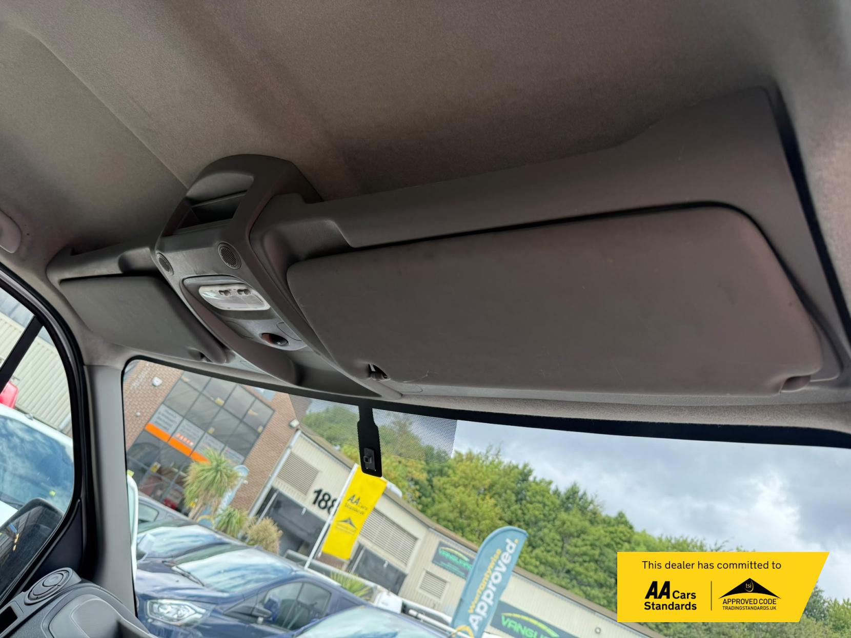 2016 Renault Master 2.3 dCi ENERGY 35 Business Combi Van Double Cab 5dr Diesel Manual FWD MWB Medium Roof Euro 6 (s/s) (9 Seat) (145 ps) - Thumbnail 45