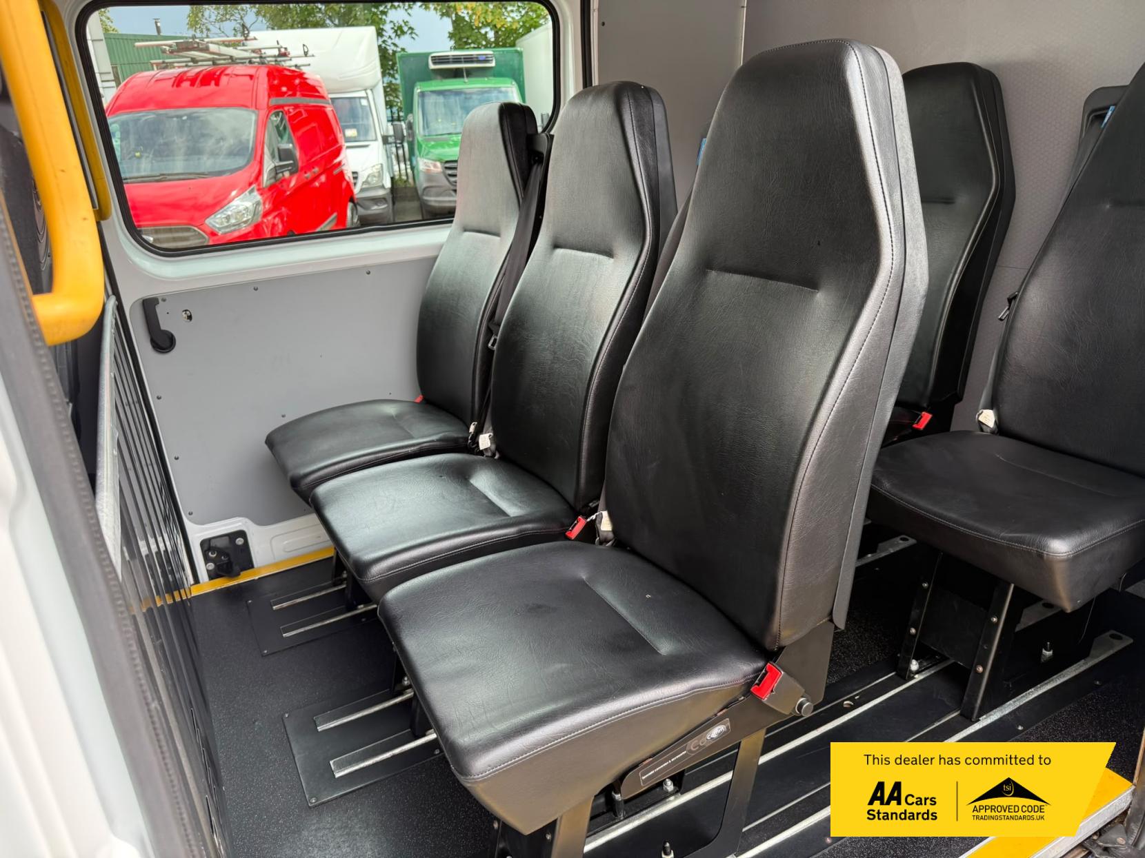 2016 Renault Master 2.3 dCi ENERGY 35 Business Combi Van Double Cab 5dr Diesel Manual FWD MWB Medium Roof Euro 6 (s/s) (9 Seat) (145 ps) - Thumbnail 11