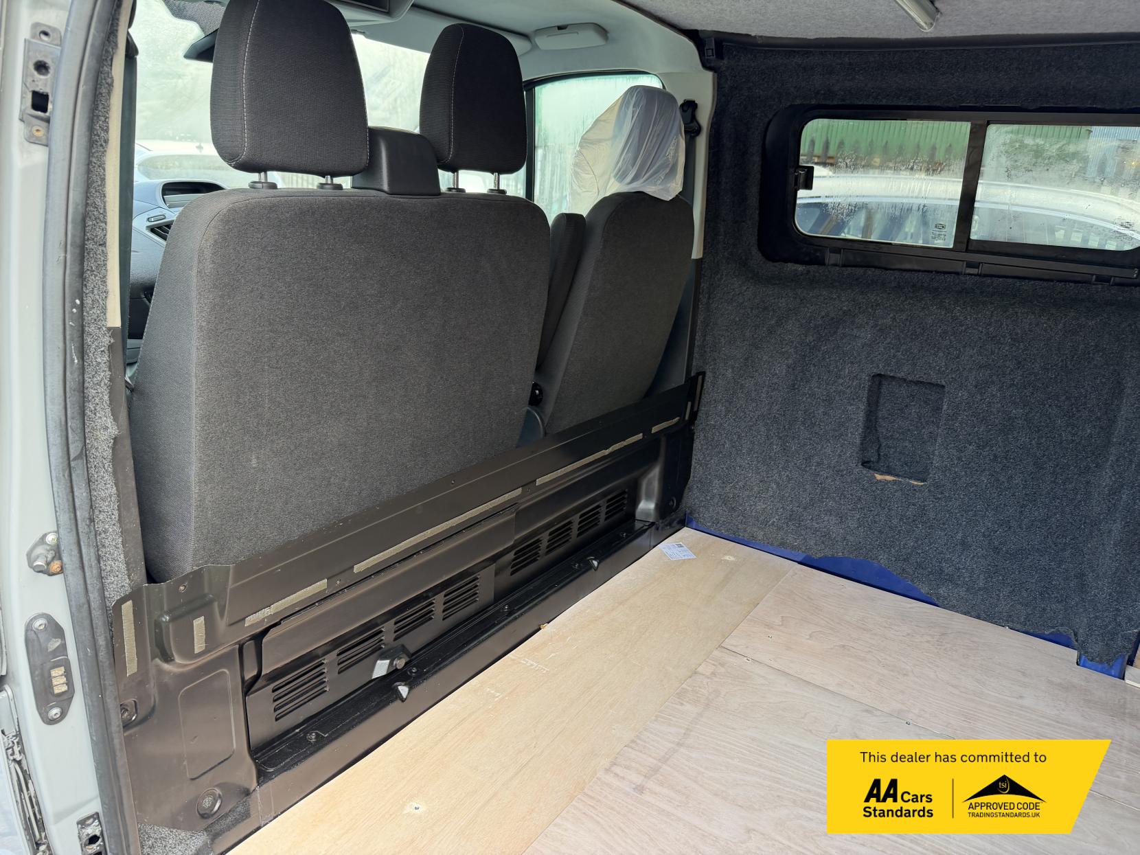 Ford Transit Custom 2.2 TDCi 290 Limited Panel Van 5dr Diesel Manual L2 H1 (186 g/km, 123 bhp)