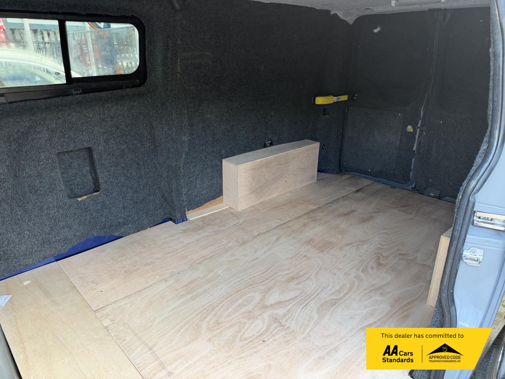 Ford Transit Custom 2.2 TDCi 290 Limited Panel Van 5dr Diesel Manual L2 H1 (186 g/km, 123 bhp)