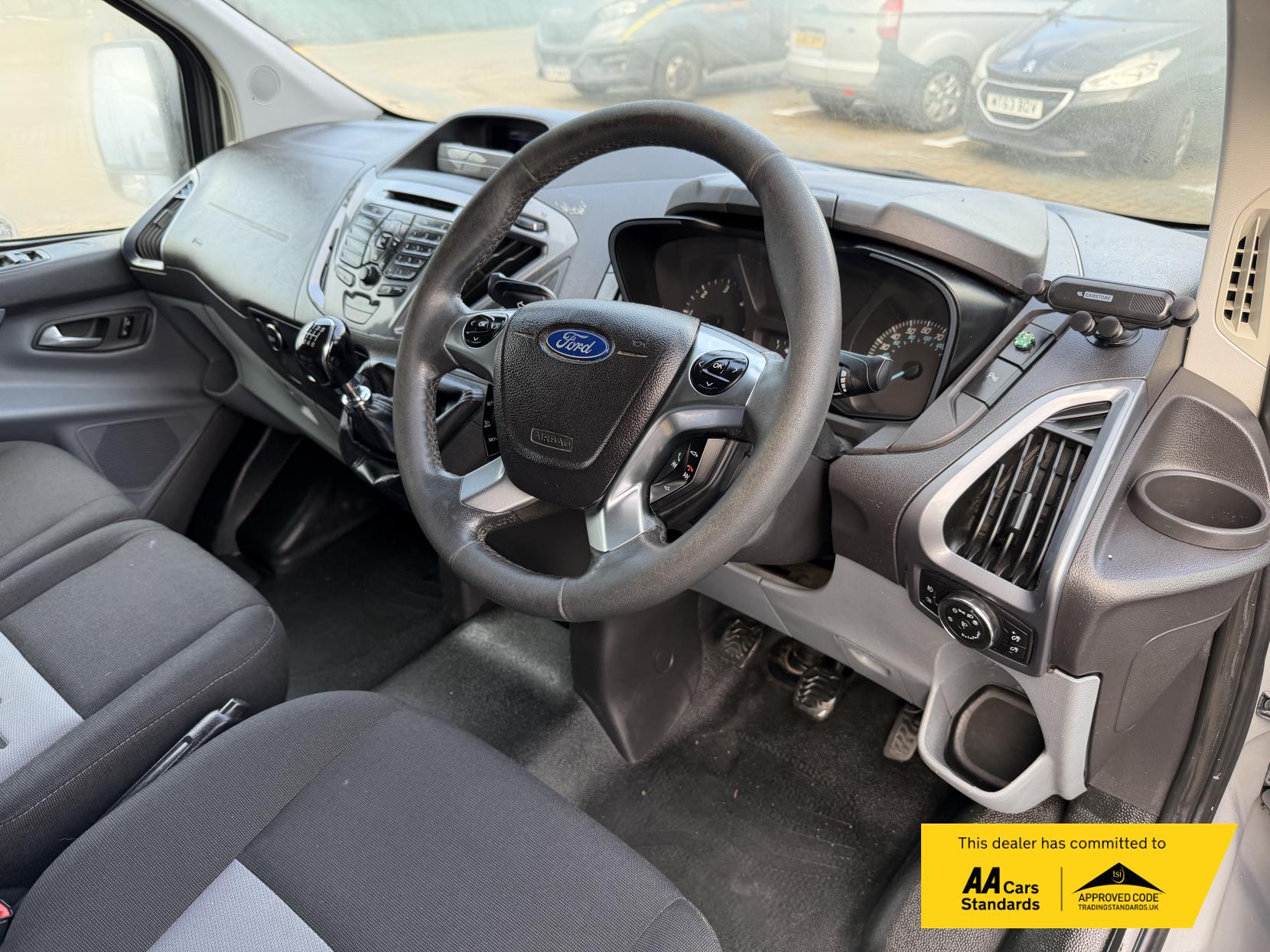 Ford Transit Custom 2.2 TDCi 290 Limited Panel Van 5dr Diesel Manual L2 H1 (186 g/km, 123 bhp)