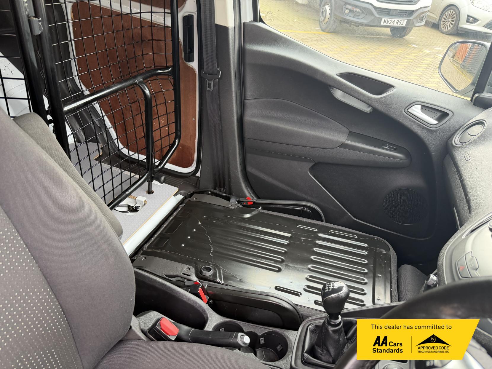 2019 Ford Transit Courier 1.5 TDCi Trend Panel Van 5dr Diesel Manual L1 Euro 6 (75 ps) - Thumbnail 11