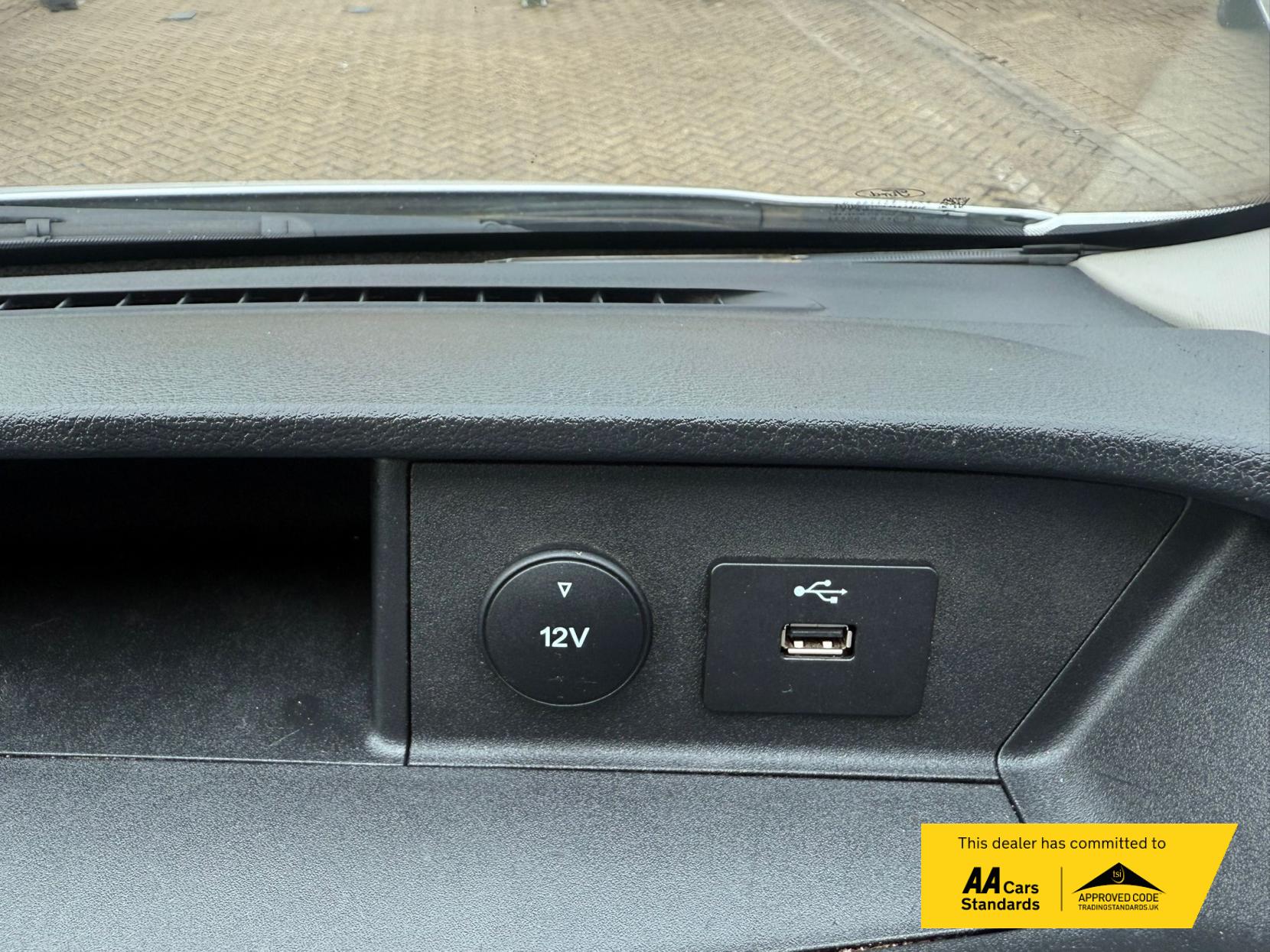 Ford Transit 2.0 350 EcoBlue Leader Premium Dropside 2dr Diesel Manual FWD L4 Euro 6 (s/s) (130 ps)