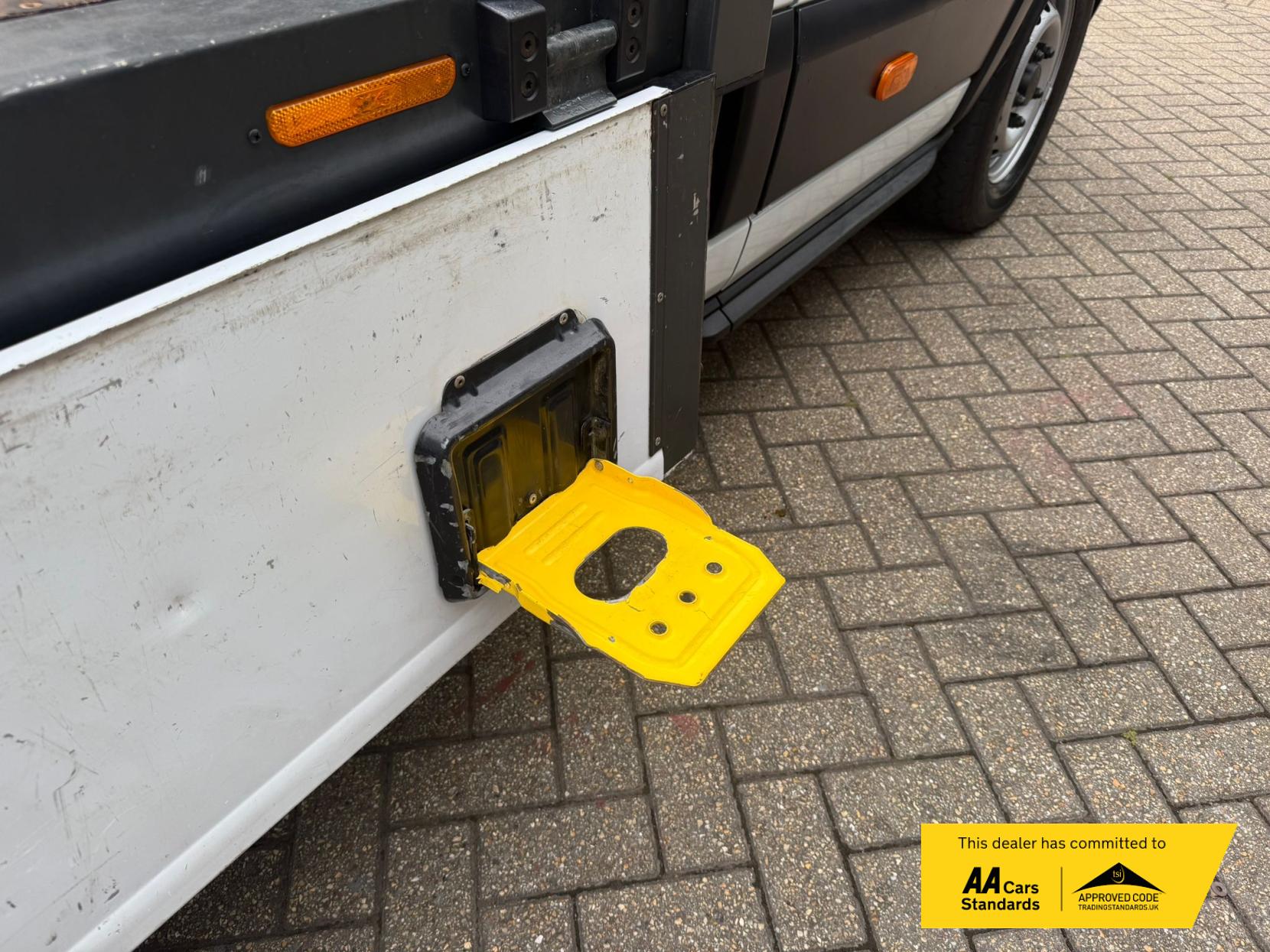 Ford Transit 2.0 350 EcoBlue Leader Premium Dropside 2dr Diesel Manual FWD L4 Euro 6 (s/s) (130 ps)