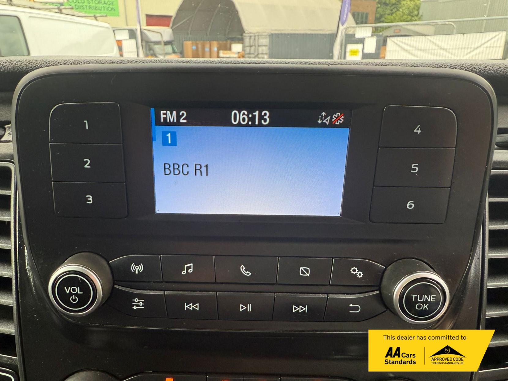 Ford Transit 2.0 350 EcoBlue Leader Premium Dropside 2dr Diesel Manual FWD L4 Euro 6 (s/s) (130 ps)