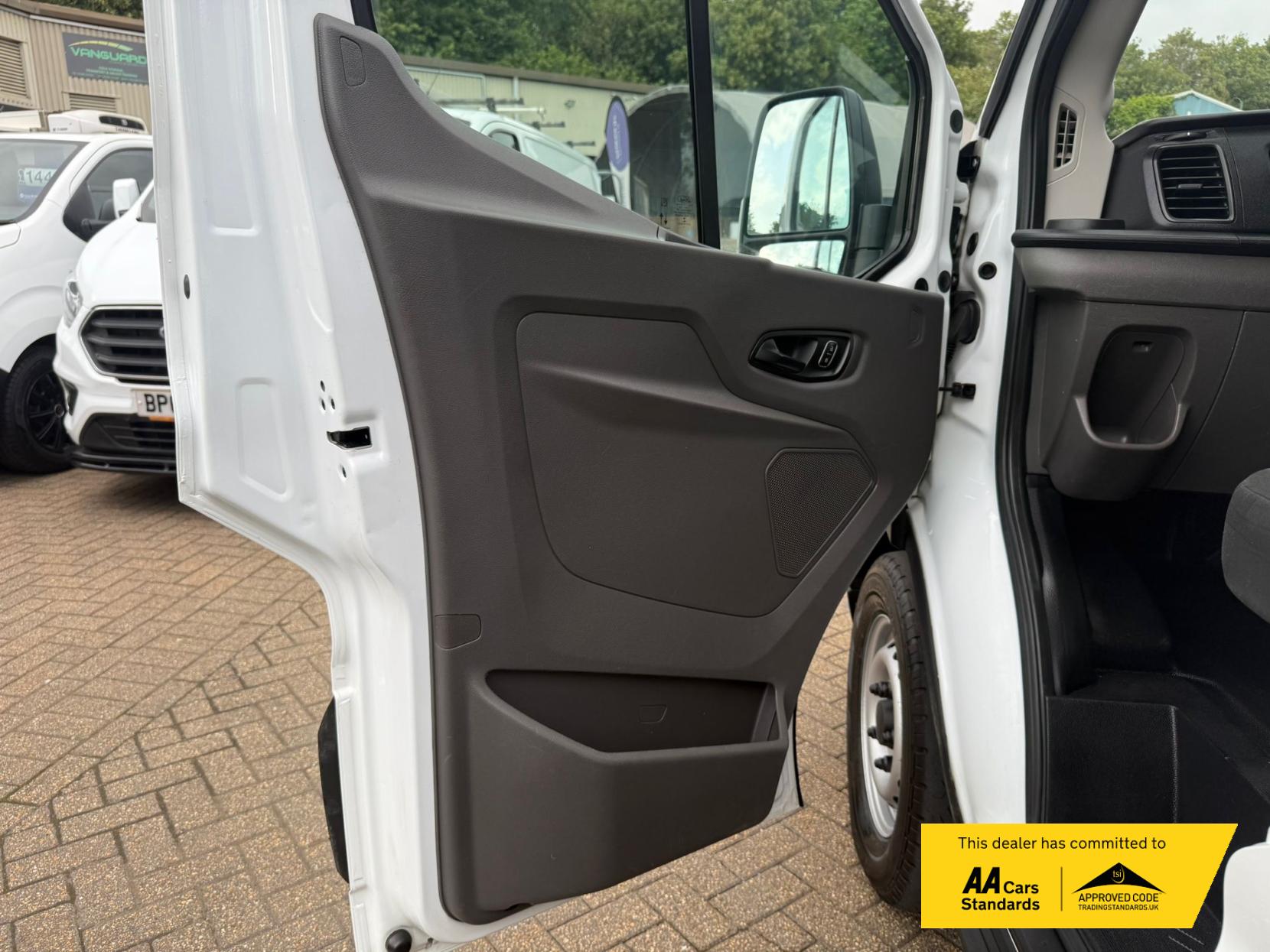 Ford Transit 2.0 350 EcoBlue Leader Premium Dropside 2dr Diesel Manual FWD L4 Euro 6 (s/s) (130 ps)