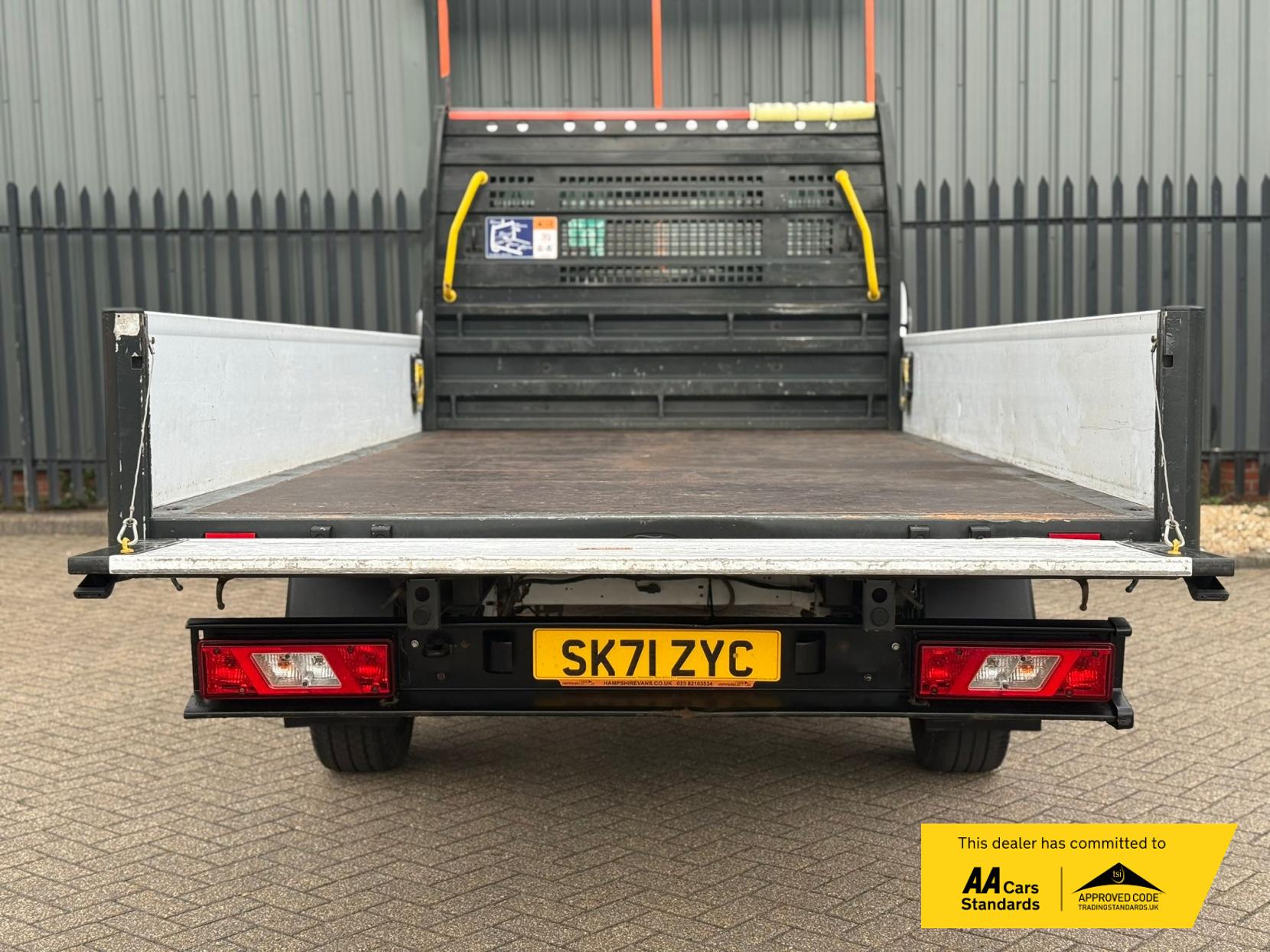 Ford Transit 2.0 350 EcoBlue Leader Premium Dropside 2dr Diesel Manual FWD L4 Euro 6 (s/s) (130 ps)