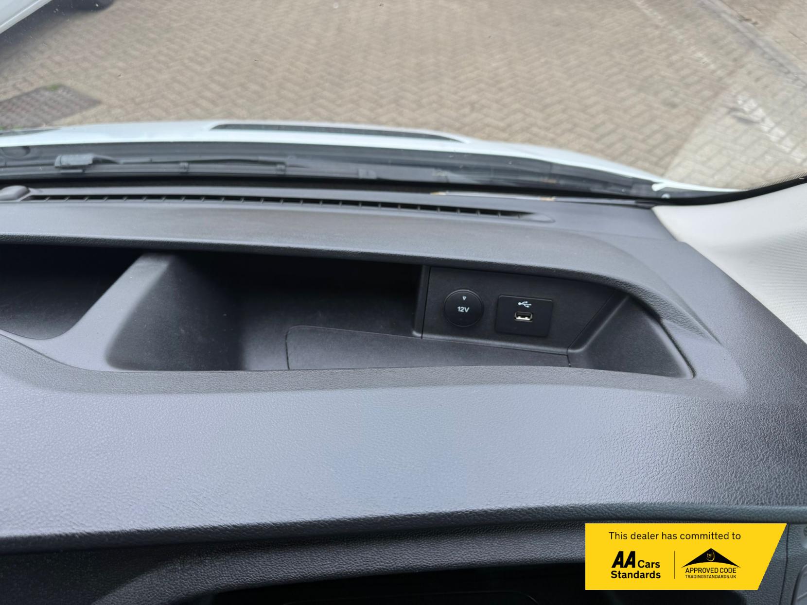 Ford Transit 2.0 350 EcoBlue Leader Premium Dropside 2dr Diesel Manual FWD L4 Euro 6 (s/s) (130 ps)