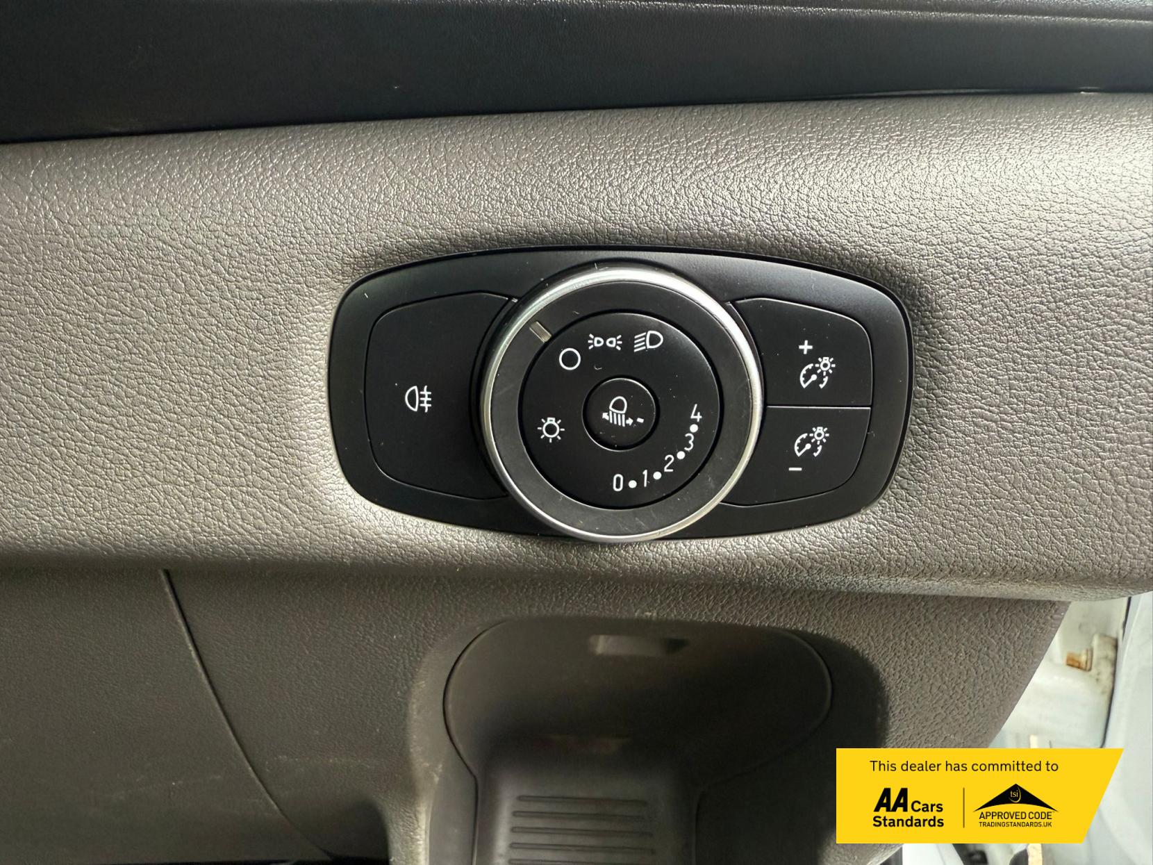 Ford Transit 2.0 350 EcoBlue Leader Premium Dropside 2dr Diesel Manual FWD L4 Euro 6 (s/s) (130 ps)
