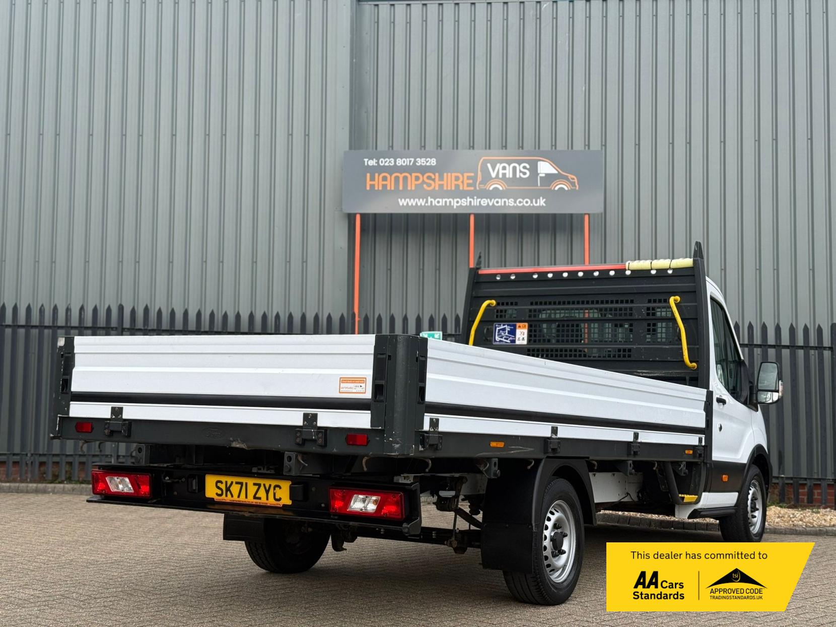 Ford Transit 2.0 350 EcoBlue Leader Premium Dropside 2dr Diesel Manual FWD L4 Euro 6 (s/s) (130 ps)