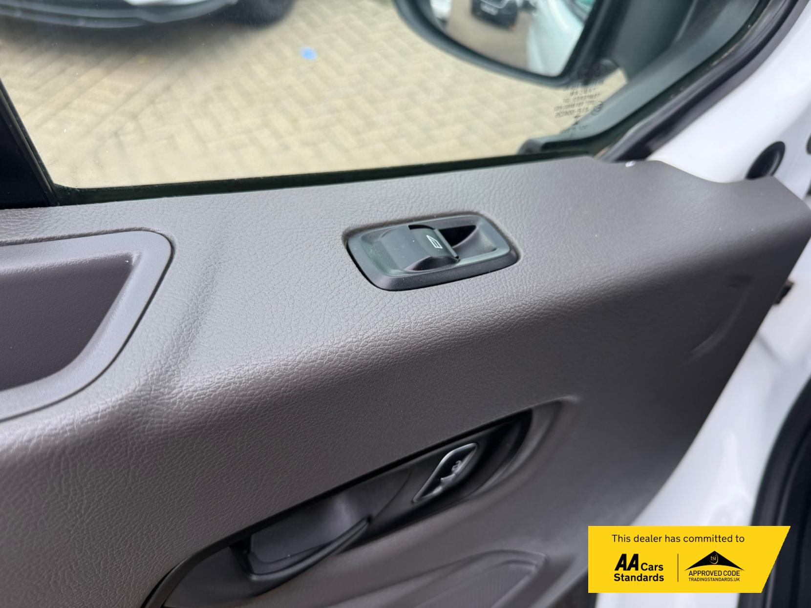 Ford Transit 2.0 350 EcoBlue Leader Premium Dropside 2dr Diesel Manual FWD L4 Euro 6 (s/s) (130 ps)