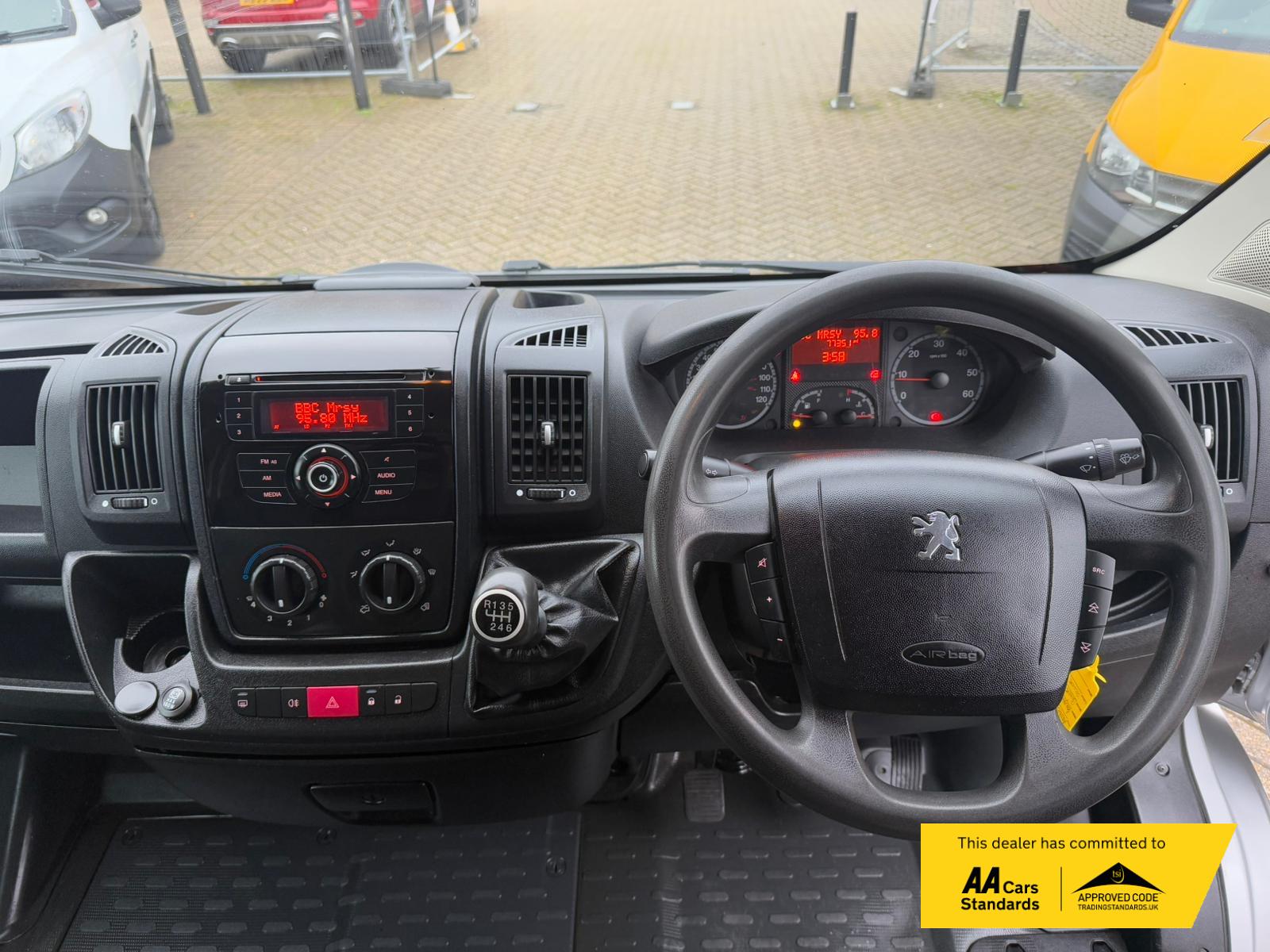 Peugeot Boxer 2.2 BlueHDi 335 Built for Business Tipper 2dr Diesel Manual L2 Euro 6 (s/s) (140 ps)