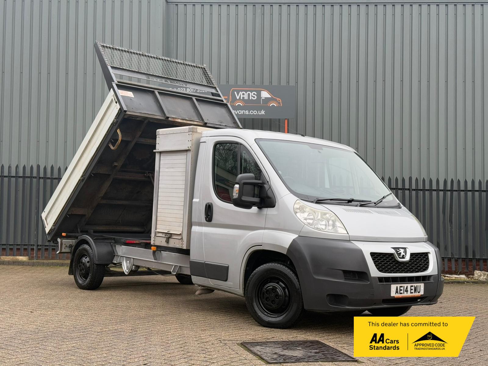 Peugeot Boxer 2.2 BlueHDi 335 Built for Business Tipper 2dr Diesel Manual L2 Euro 6 (s/s) (140 ps)