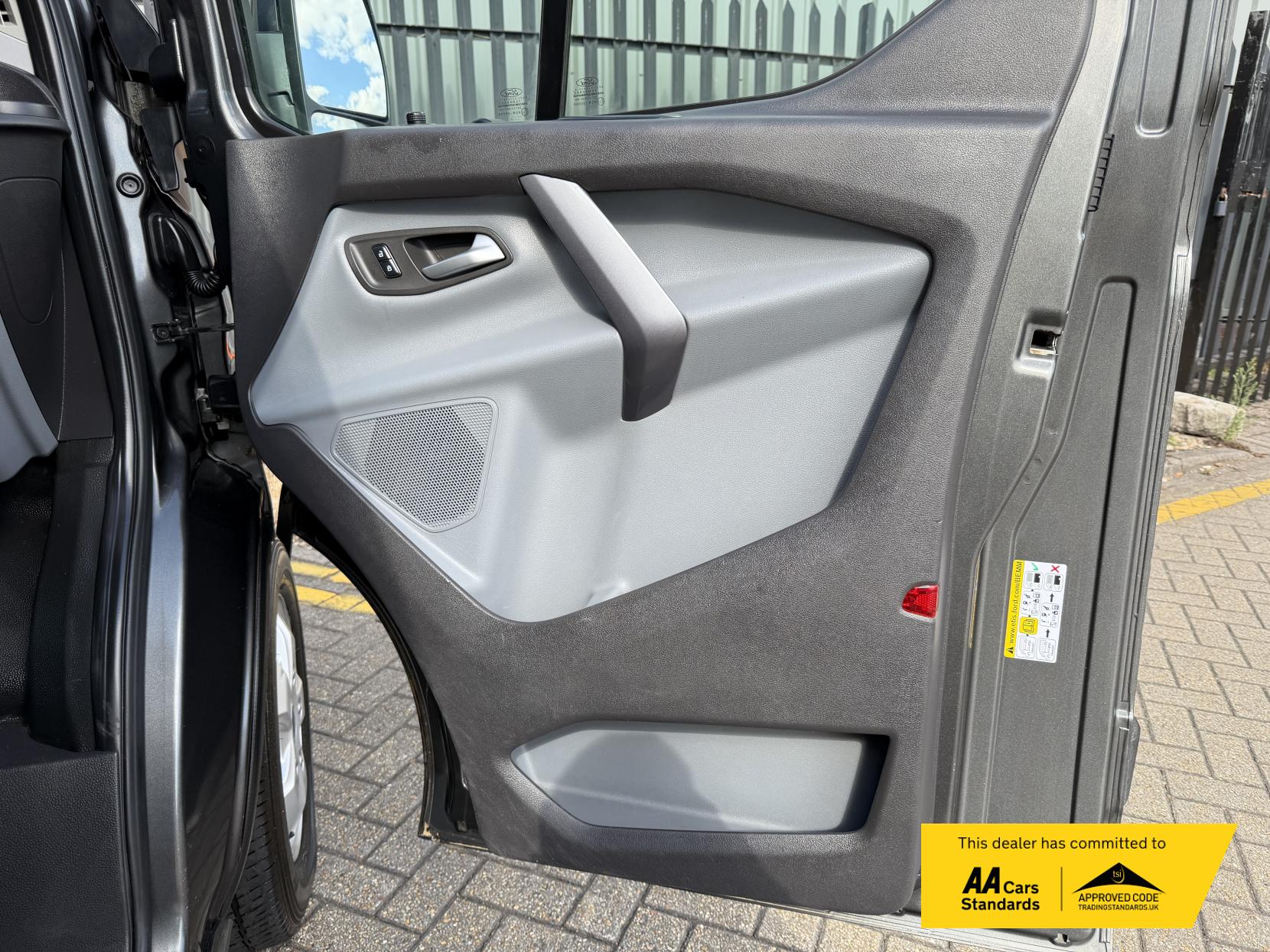 2017 Ford Transit Custom 2.0 TDCi 290 Limited Panel Van 5dr Diesel Manual L2 H2 (157 g/km, 128 bhp) - Thumbnail 41