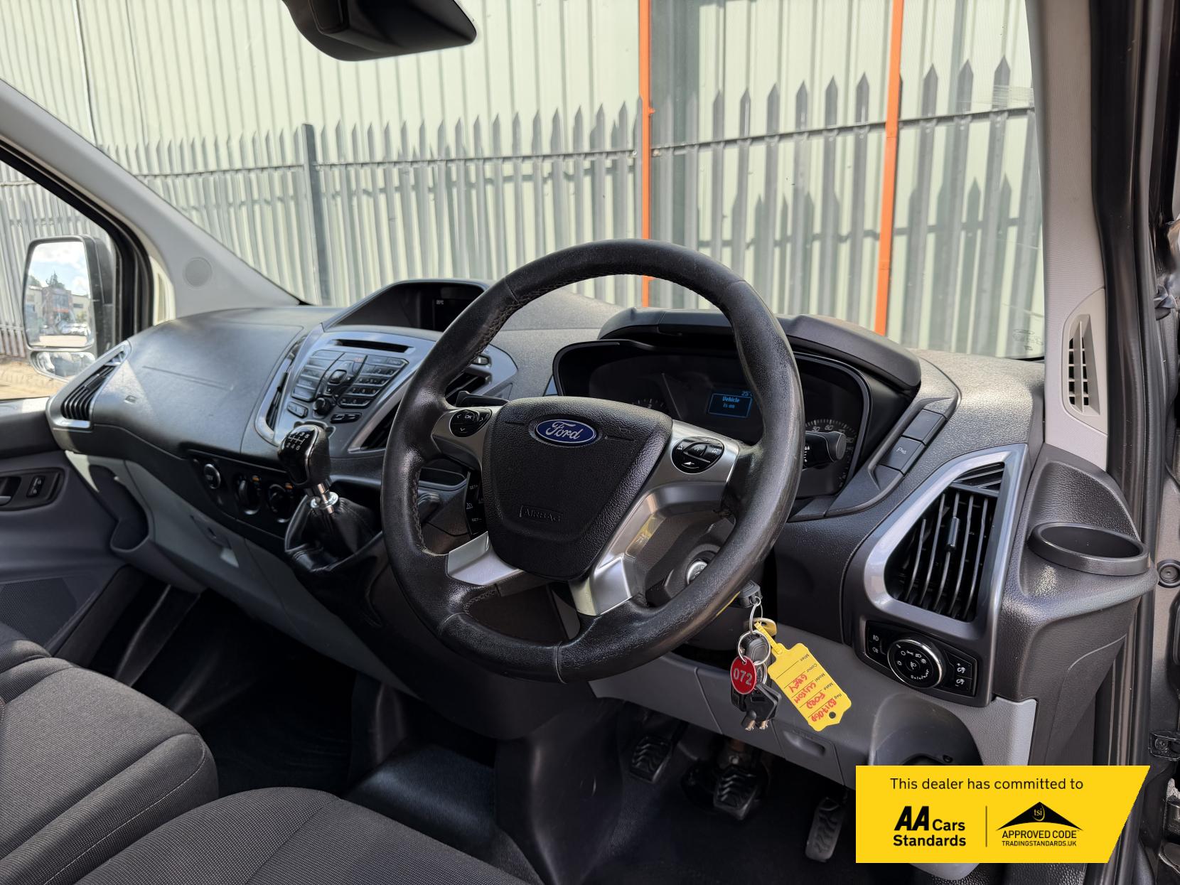 2017 Ford Transit Custom 2.0 TDCi 290 Limited Panel Van 5dr Diesel Manual L2 H2 (157 g/km, 128 bhp) - Thumbnail 12