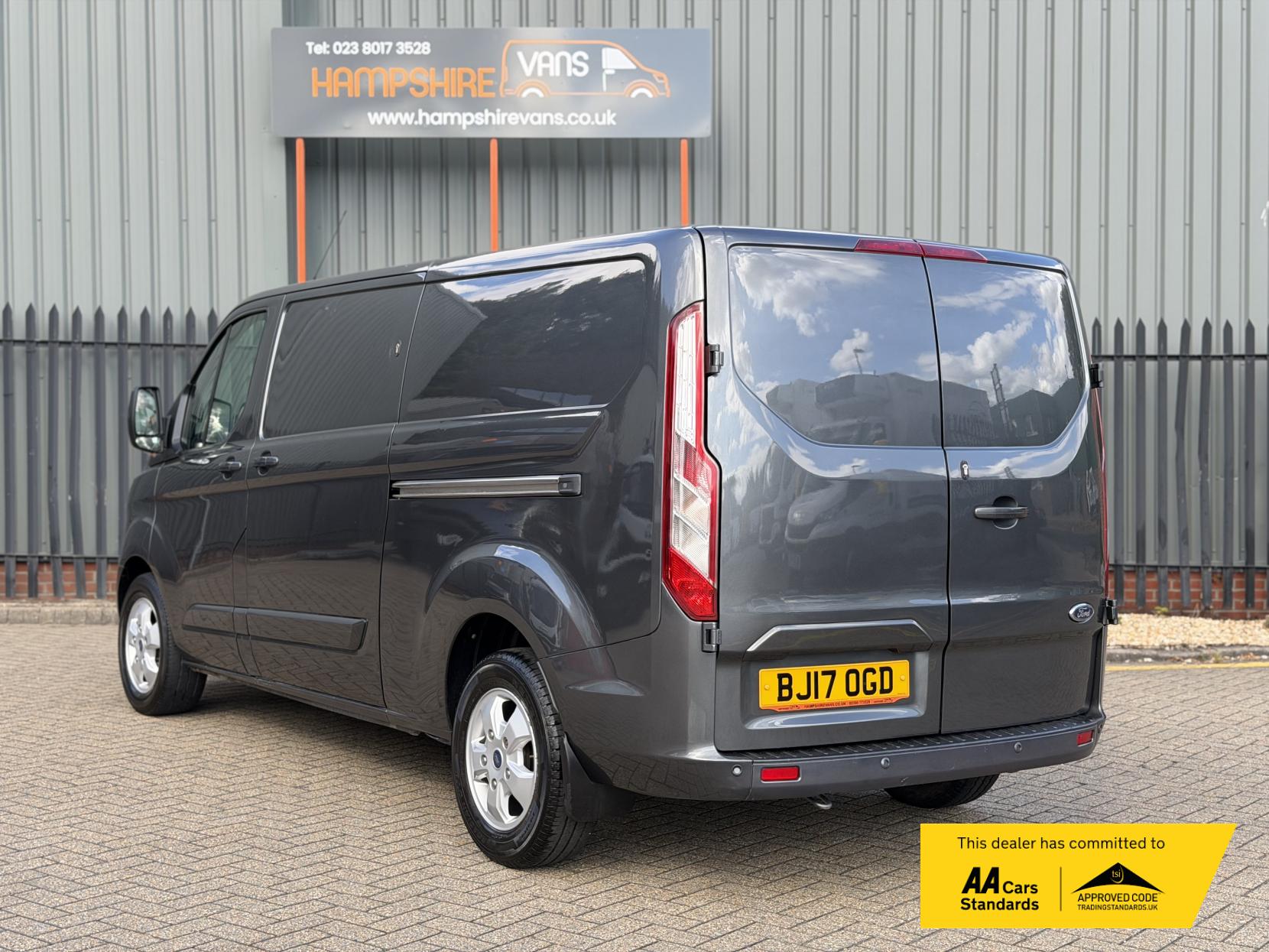 2017 Ford Transit Custom 2.0 TDCi 290 Limited Panel Van 5dr Diesel Manual L2 H2 (157 g/km, 128 bhp) - Thumbnail 3