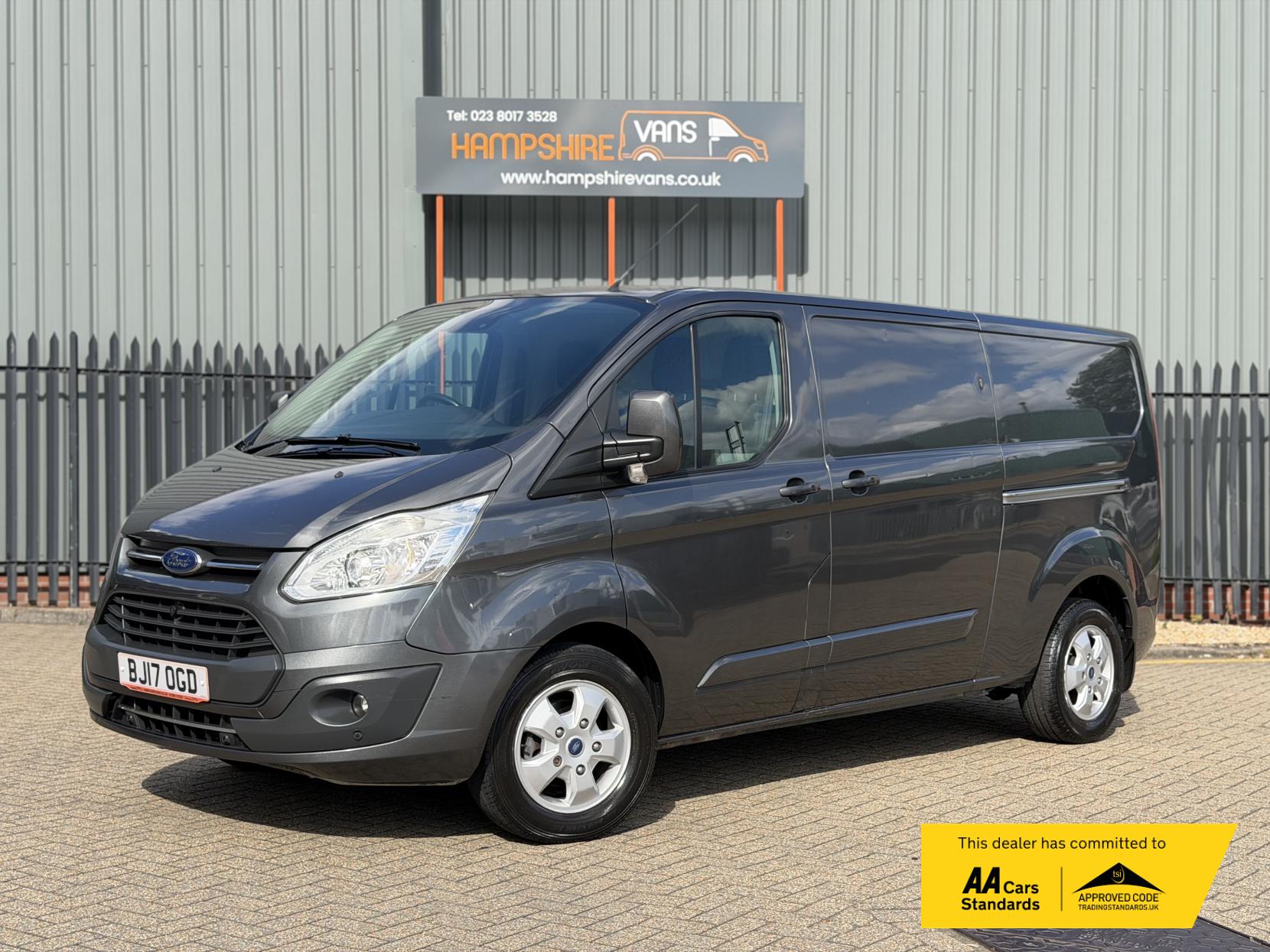 2017 Ford Transit Custom 2.0 TDCi 290 Limited Panel Van 5dr Diesel Manual L2 H2 (157 g/km, 128 bhp) - Thumbnail 4