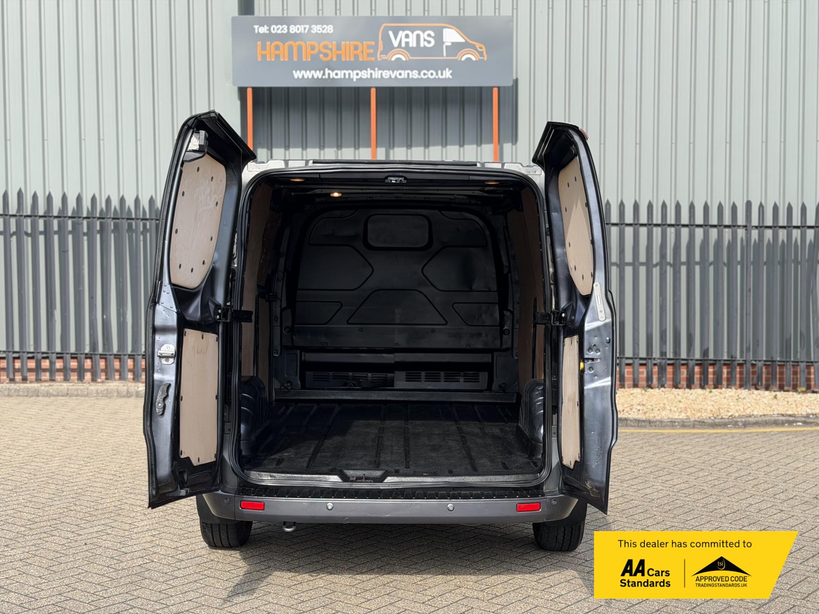 2017 Ford Transit Custom 2.0 TDCi 290 Limited Panel Van 5dr Diesel Manual L2 H2 (157 g/km, 128 bhp) - Thumbnail 33