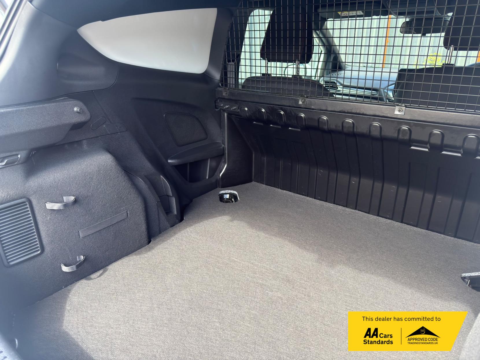 2019 Ford Fiesta Van 1.0T EcoBoost Sport Car Derived Van 3dr Petrol Manual Euro 6 (s/s) (125 ps) - Thumbnail 17