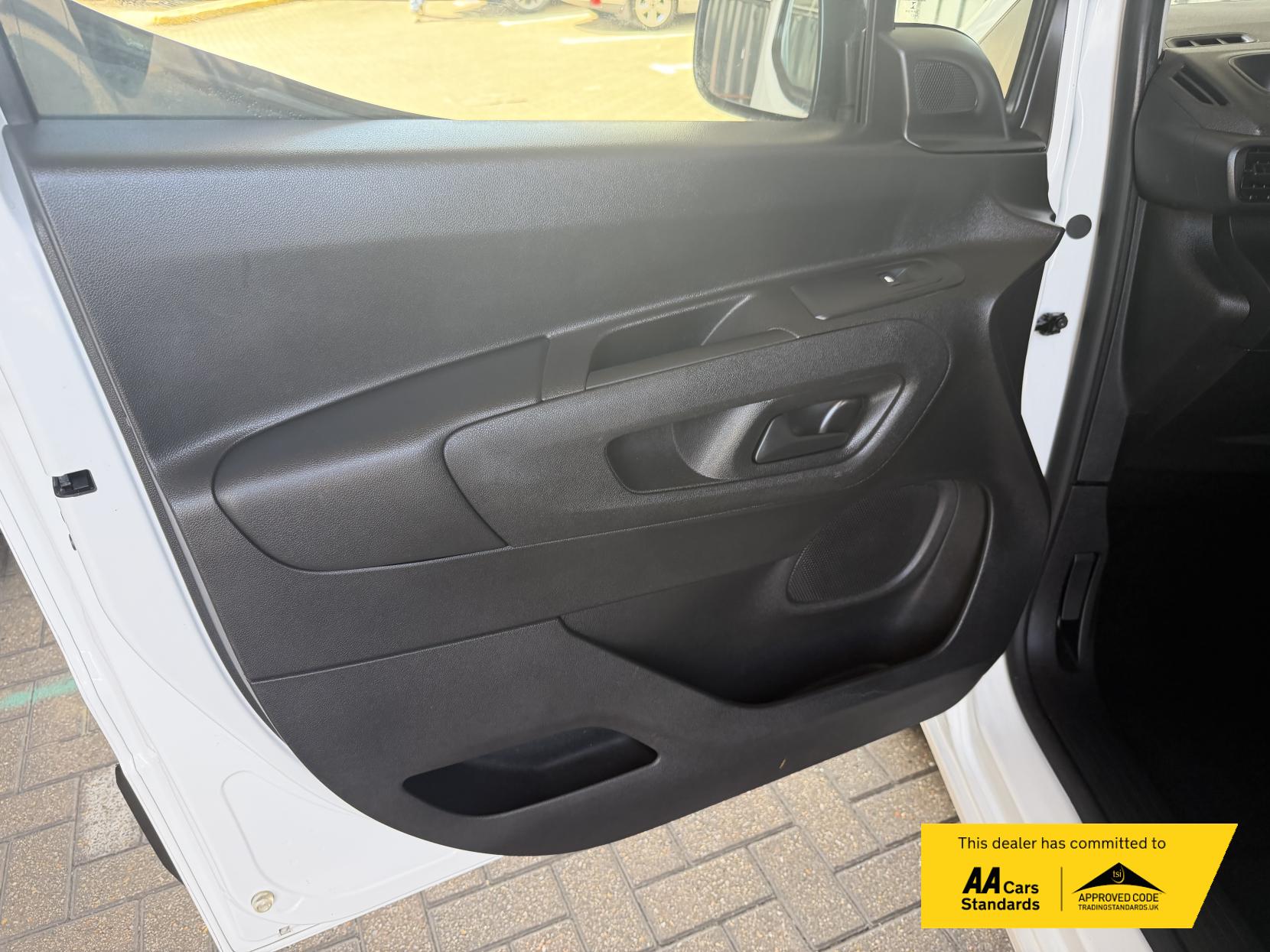 2021 Vauxhall Combo 1.5 Turbo D 2300 Dynamic Panel Van 4dr Diesel Manual L1 H1 Euro 6 (100 ps) - Thumbnail 19