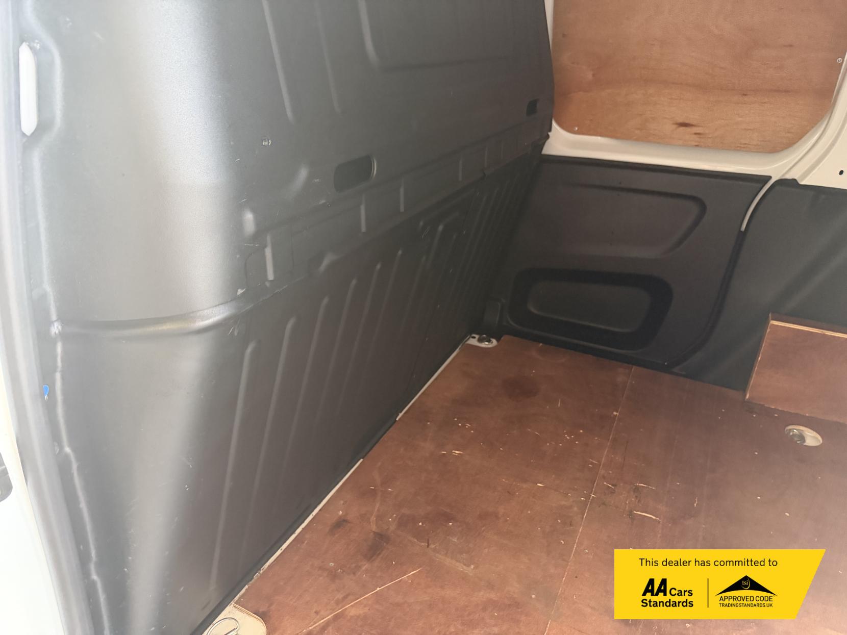 2021 Vauxhall Combo 1.5 Turbo D 2300 Dynamic Panel Van 4dr Diesel Manual L1 H1 Euro 6 (100 ps) - Thumbnail 14