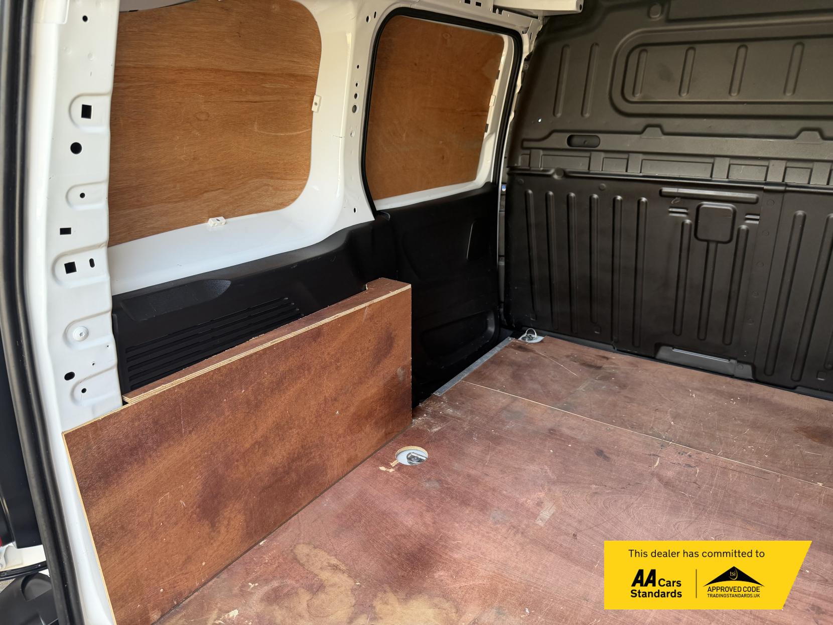 2021 Vauxhall Combo 1.5 Turbo D 2300 Dynamic Panel Van 4dr Diesel Manual L1 H1 Euro 6 (100 ps) - Thumbnail 11