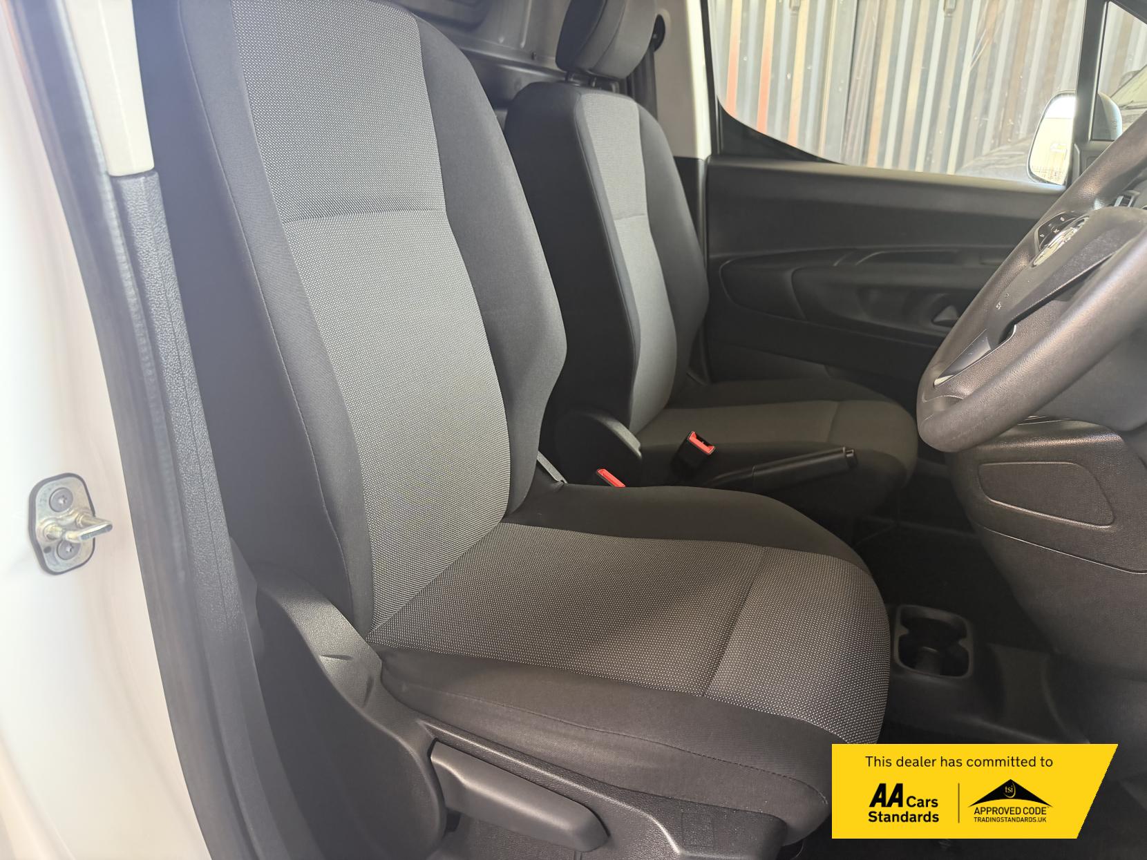 2021 Vauxhall Combo 1.5 Turbo D 2300 Dynamic Panel Van 4dr Diesel Manual L1 H1 Euro 6 (100 ps) - Thumbnail 17