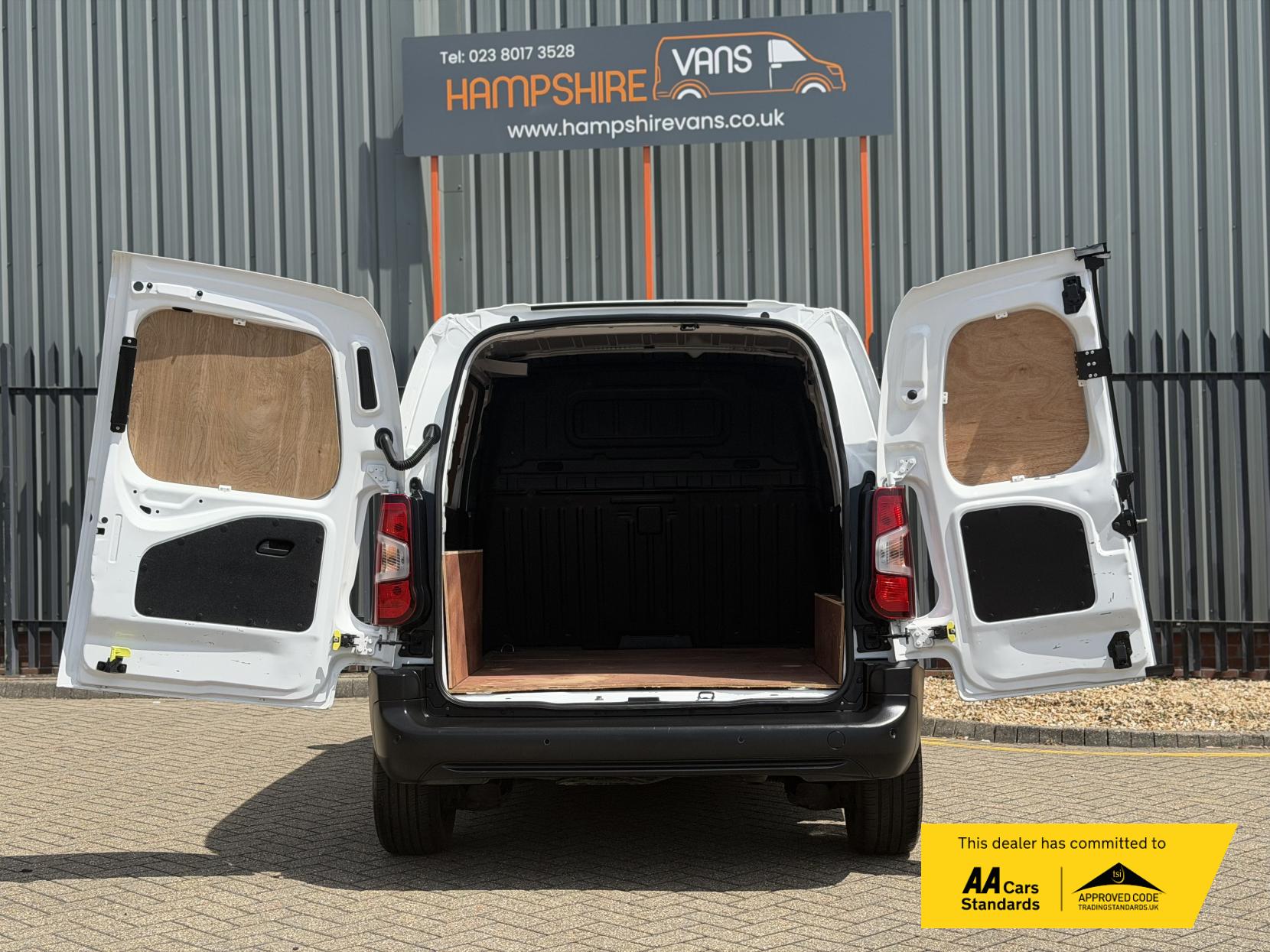2021 Vauxhall Combo 1.5 Turbo D 2300 Dynamic Panel Van 4dr Diesel Manual L1 H1 Euro 6 (100 ps) - Thumbnail 10