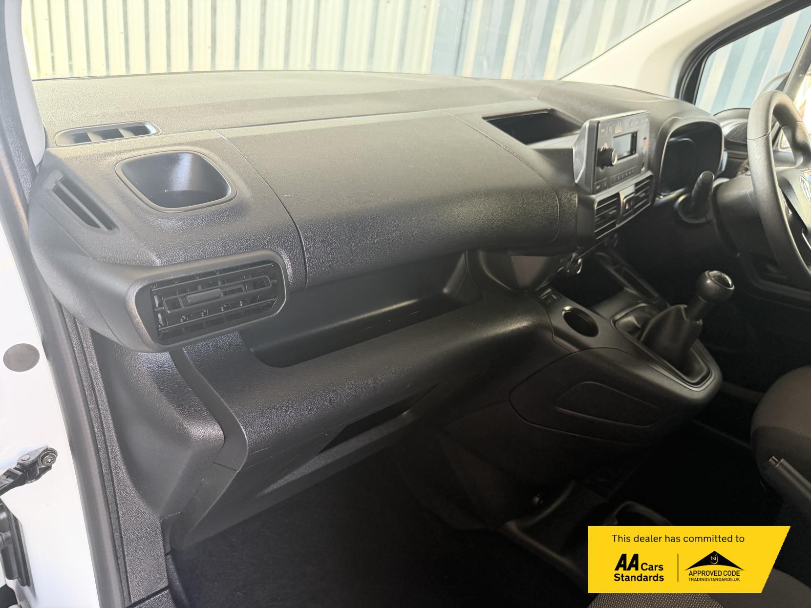 2021 Vauxhall Combo 1.5 Turbo D 2300 Dynamic Panel Van 4dr Diesel Manual L1 H1 Euro 6 (100 ps) - Thumbnail 21