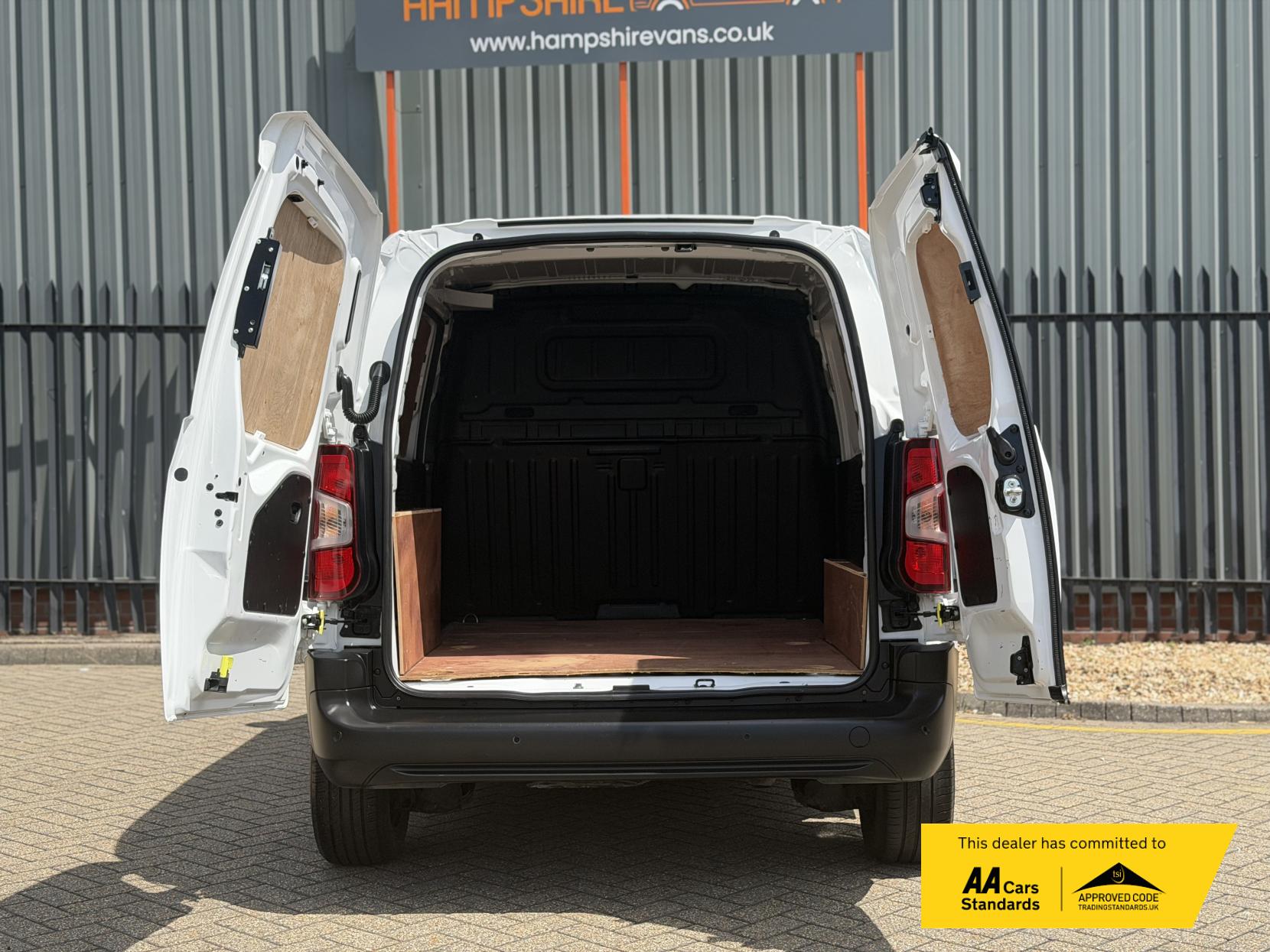 2021 Vauxhall Combo 1.5 Turbo D 2300 Dynamic Panel Van 4dr Diesel Manual L1 H1 Euro 6 (100 ps) - Thumbnail 9