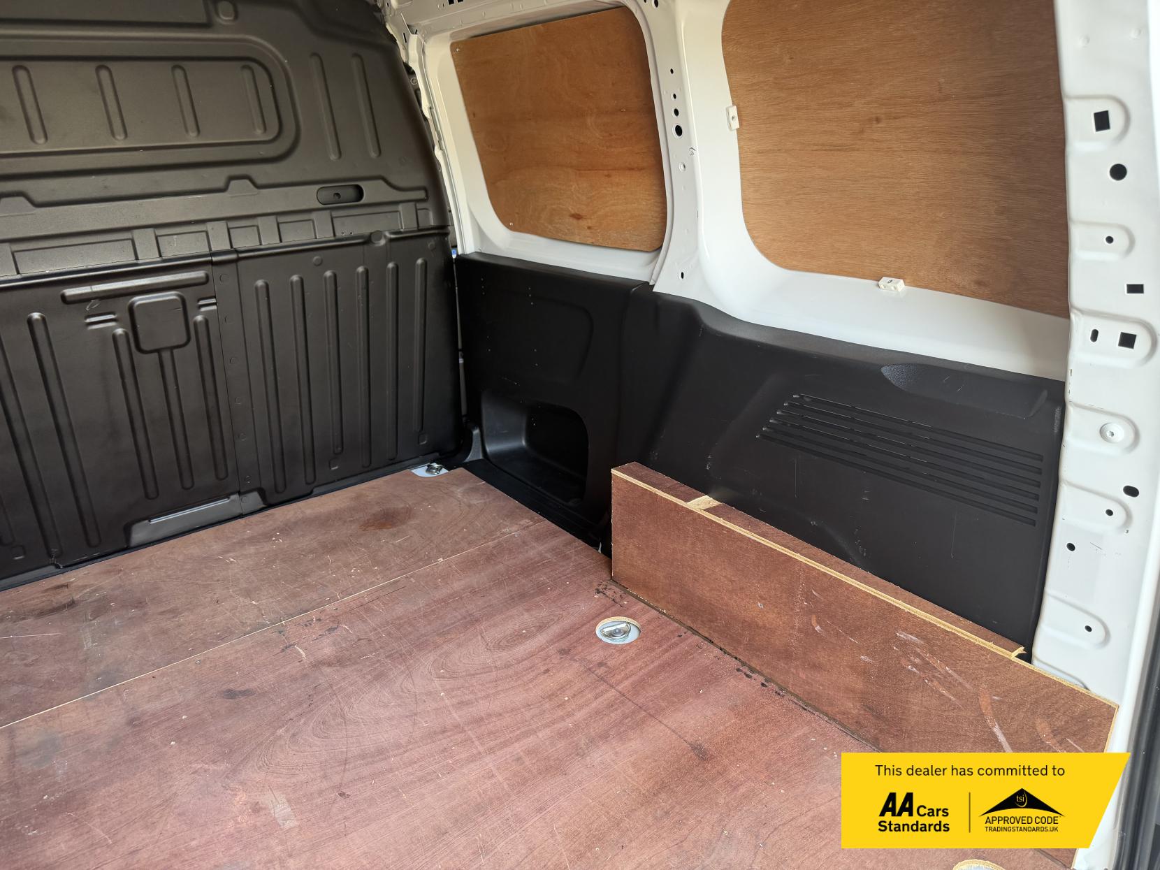 2021 Vauxhall Combo 1.5 Turbo D 2300 Dynamic Panel Van 4dr Diesel Manual L1 H1 Euro 6 (100 ps) - Thumbnail 13