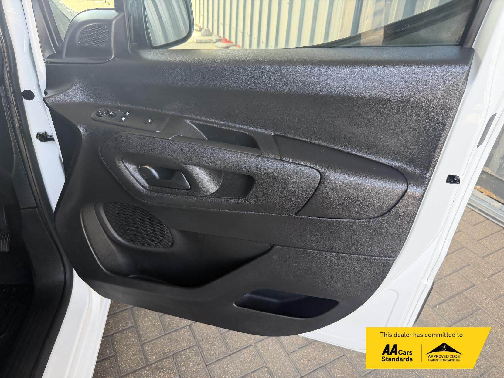 2021 Vauxhall Combo 1.5 Turbo D 2300 Dynamic Panel Van 4dr Diesel Manual L1 H1 Euro 6 (100 ps) - Thumbnail 37