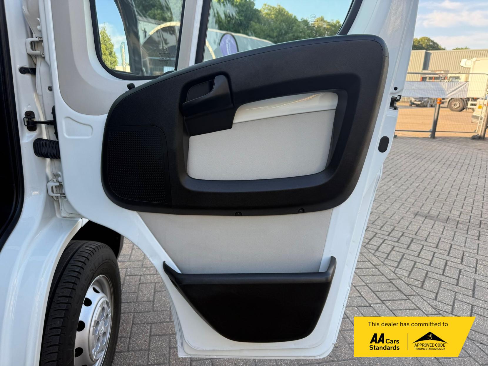 Citroen Relay 2.0 BlueHDi 35 Panel Van 5dr Diesel Manual L3 Extra High Roof Euro 6 (130 ps)