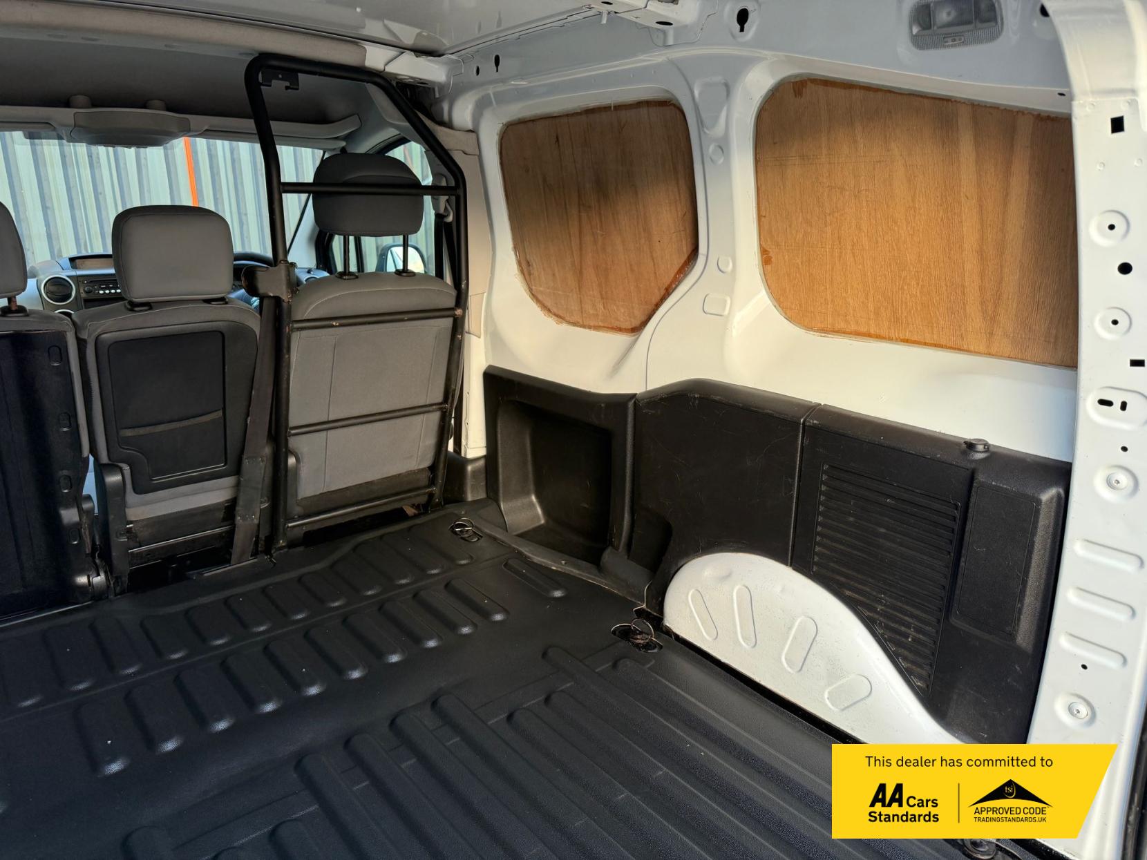 Citroen Berlingo 1.6 HDi 625 LX Panel Van 5dr Diesel Manual L1 (Euro 5) (138 g/km, 90 bhp)
