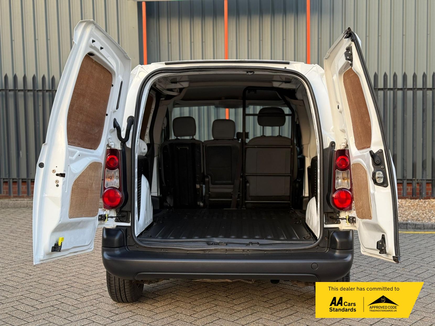Citroen Berlingo 1.6 HDi 625 LX Panel Van 5dr Diesel Manual L1 (Euro 5) (138 g/km, 90 bhp)