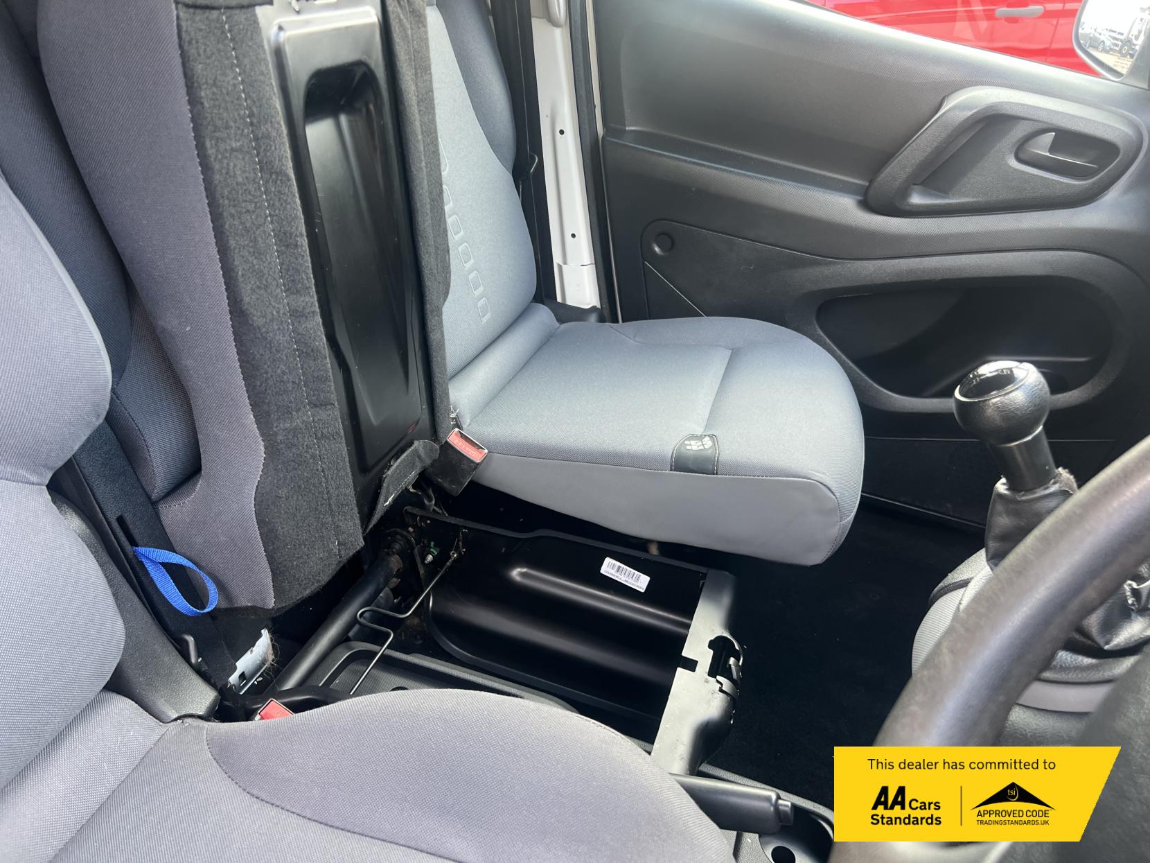 Citroen Berlingo 1.6 HDi 625 LX Panel Van 5dr Diesel Manual L1 (Euro 5) (138 g/km, 90 bhp)