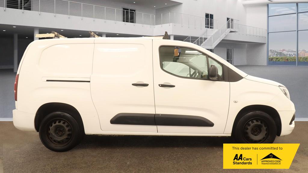 Vauxhall Combo 1.5 Turbo D 2300 Sportive Panel Van 4dr Diesel Manual L2 H1 Euro 6 (s/s) (100 ps)