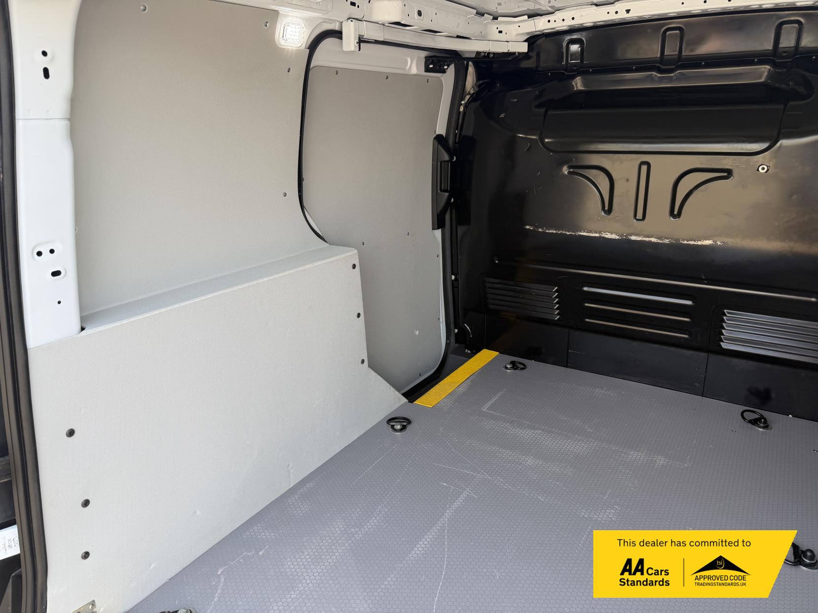2019 Ford Transit Connect 1.5 220 EcoBlue Panel Van 5dr Diesel Manual L1 Euro 6 (s/s) (100 ps) - Thumbnail 16