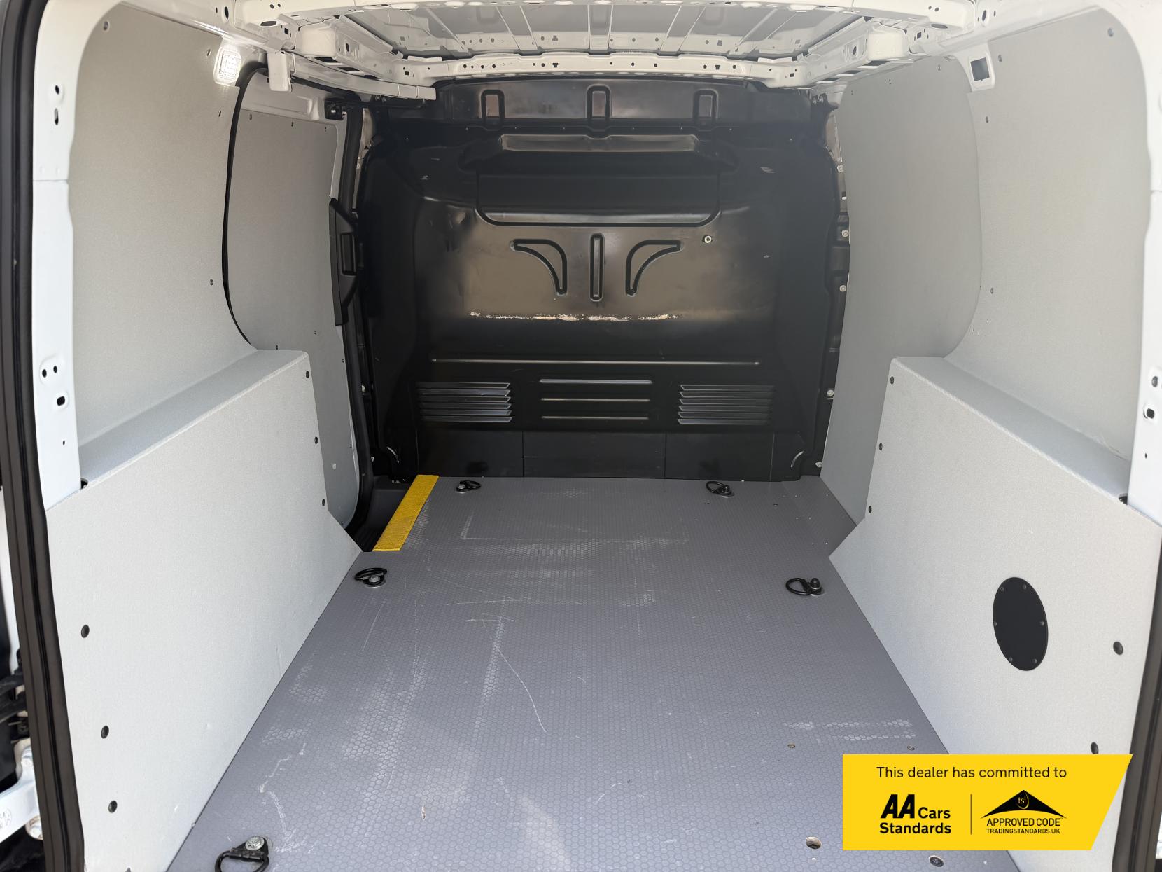 2019 Ford Transit Connect 1.5 220 EcoBlue Panel Van 5dr Diesel Manual L1 Euro 6 (s/s) (100 ps) - Thumbnail 17