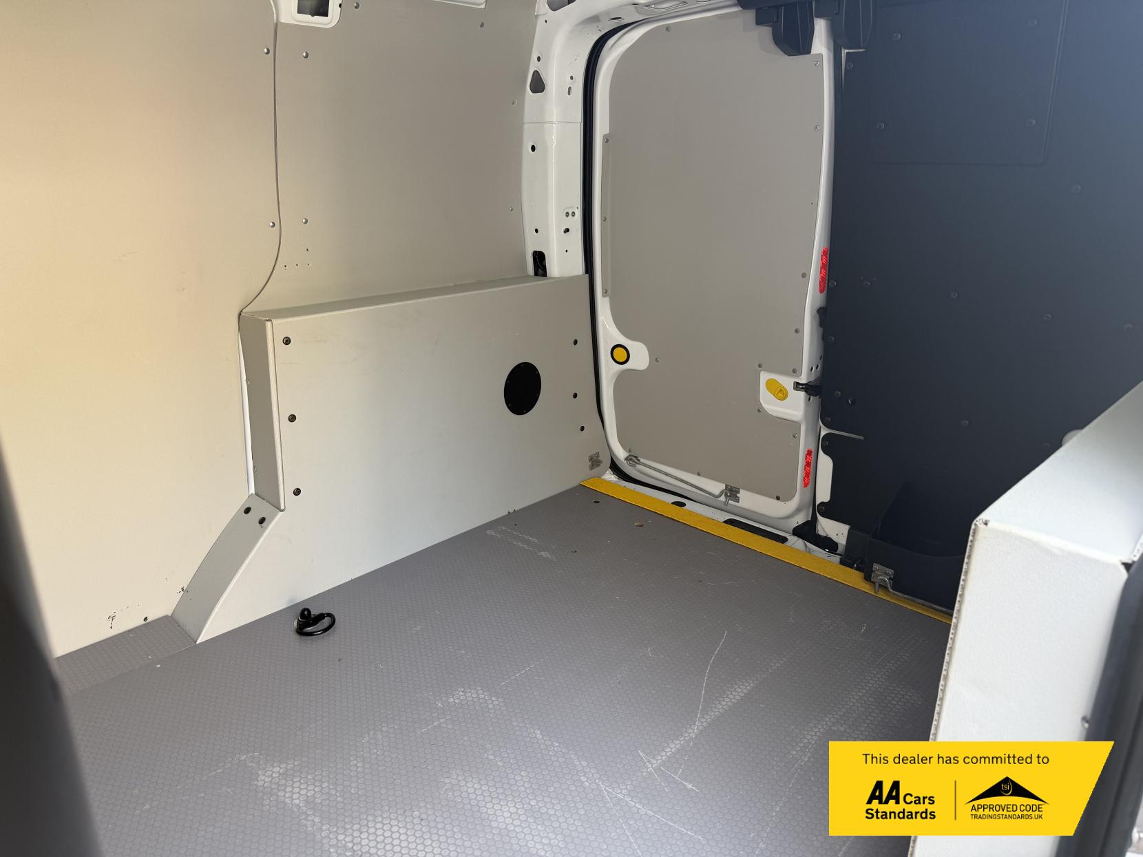 2019 Ford Transit Connect 1.5 220 EcoBlue Panel Van 5dr Diesel Manual L1 Euro 6 (s/s) (100 ps) - Thumbnail 20