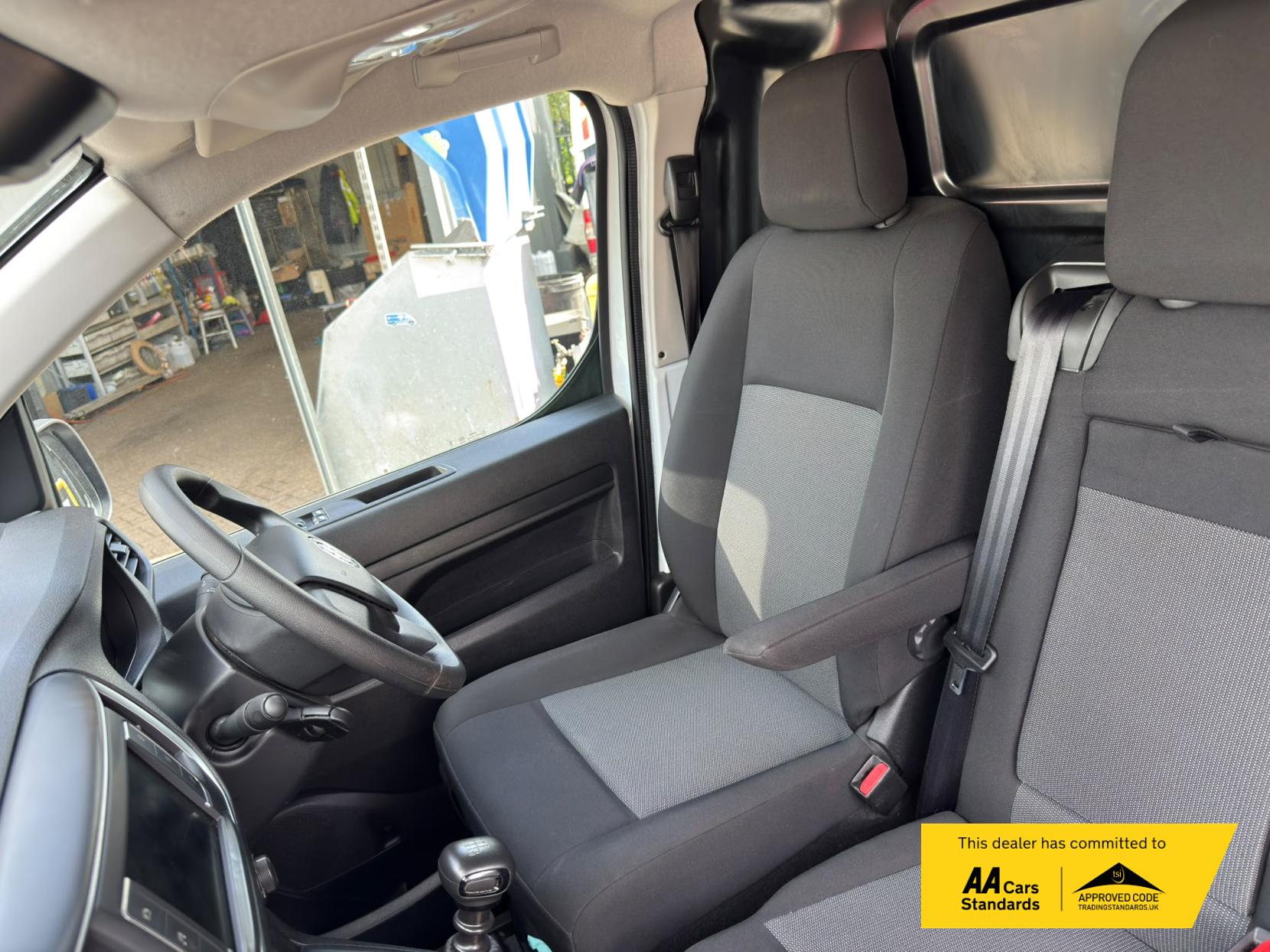2023 Vauxhall Vivaro 1.5 Turbo D 2900 Pro Panel Van 6dr Diesel Manual L2 H1 Euro 6 (s/s) (100 ps) - Thumbnail 44