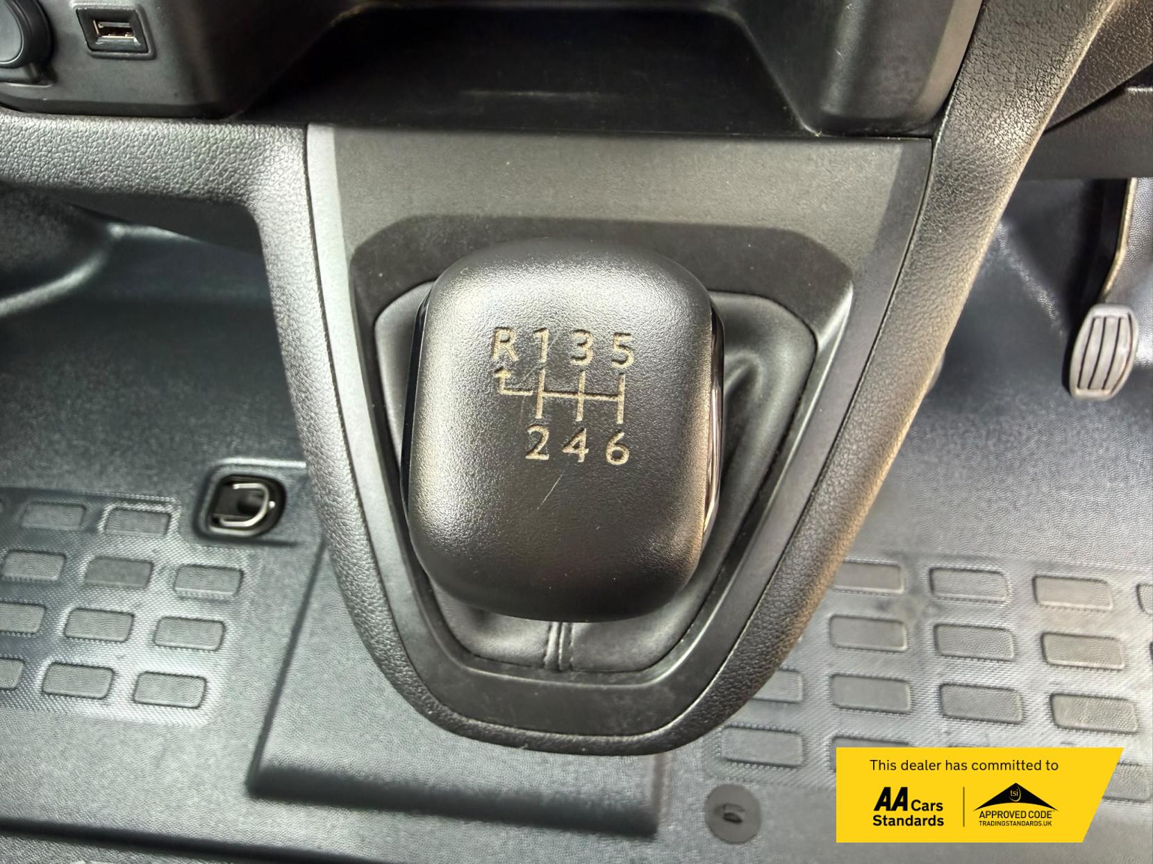 2023 Vauxhall Vivaro 1.5 Turbo D 2900 Pro Panel Van 6dr Diesel Manual L2 H1 Euro 6 (s/s) (100 ps) - Thumbnail 47