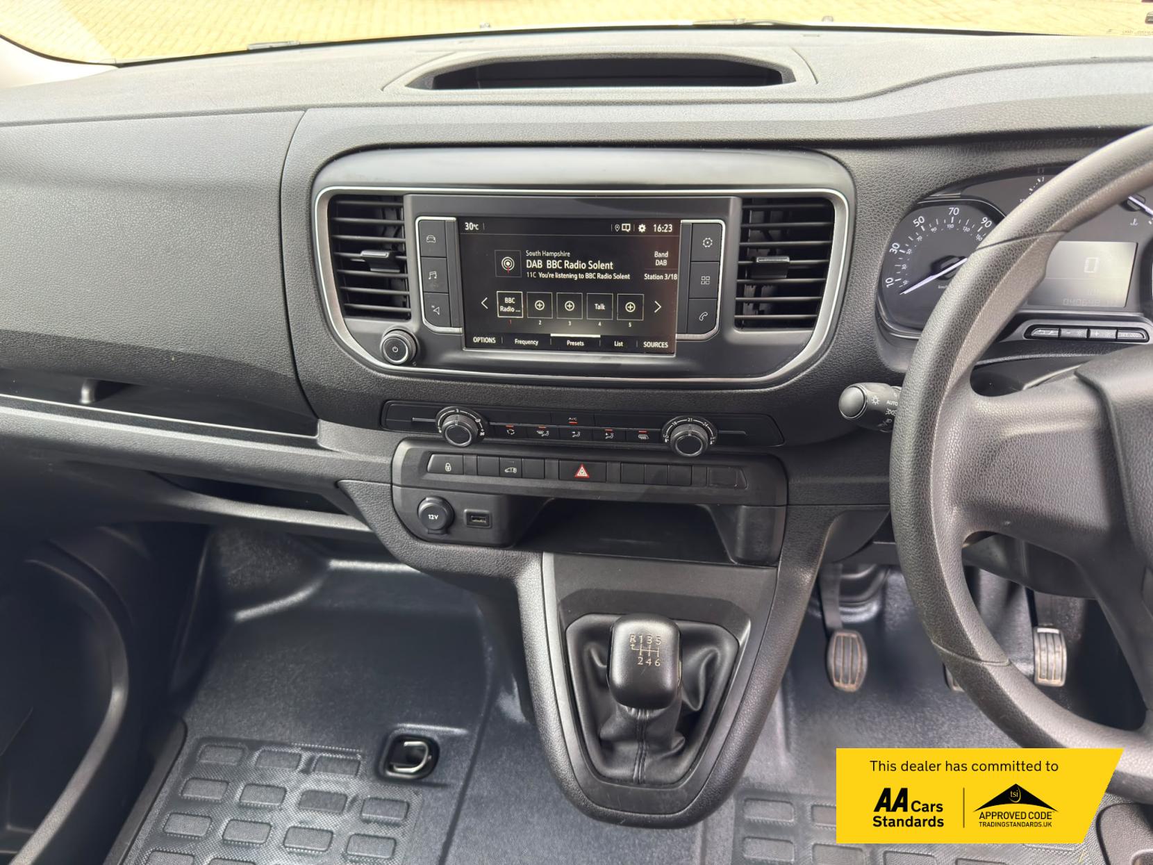 2023 Vauxhall Vivaro 1.5 Turbo D 2900 Pro Panel Van 6dr Diesel Manual L2 H1 Euro 6 (s/s) (100 ps) - Thumbnail 12