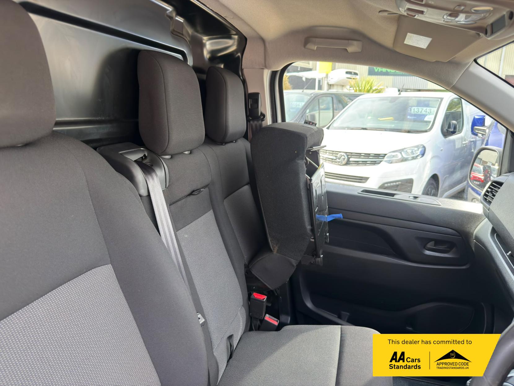 2023 Vauxhall Vivaro 1.5 Turbo D 2900 Pro Panel Van 6dr Diesel Manual L2 H1 Euro 6 (s/s) (100 ps) - Thumbnail 46